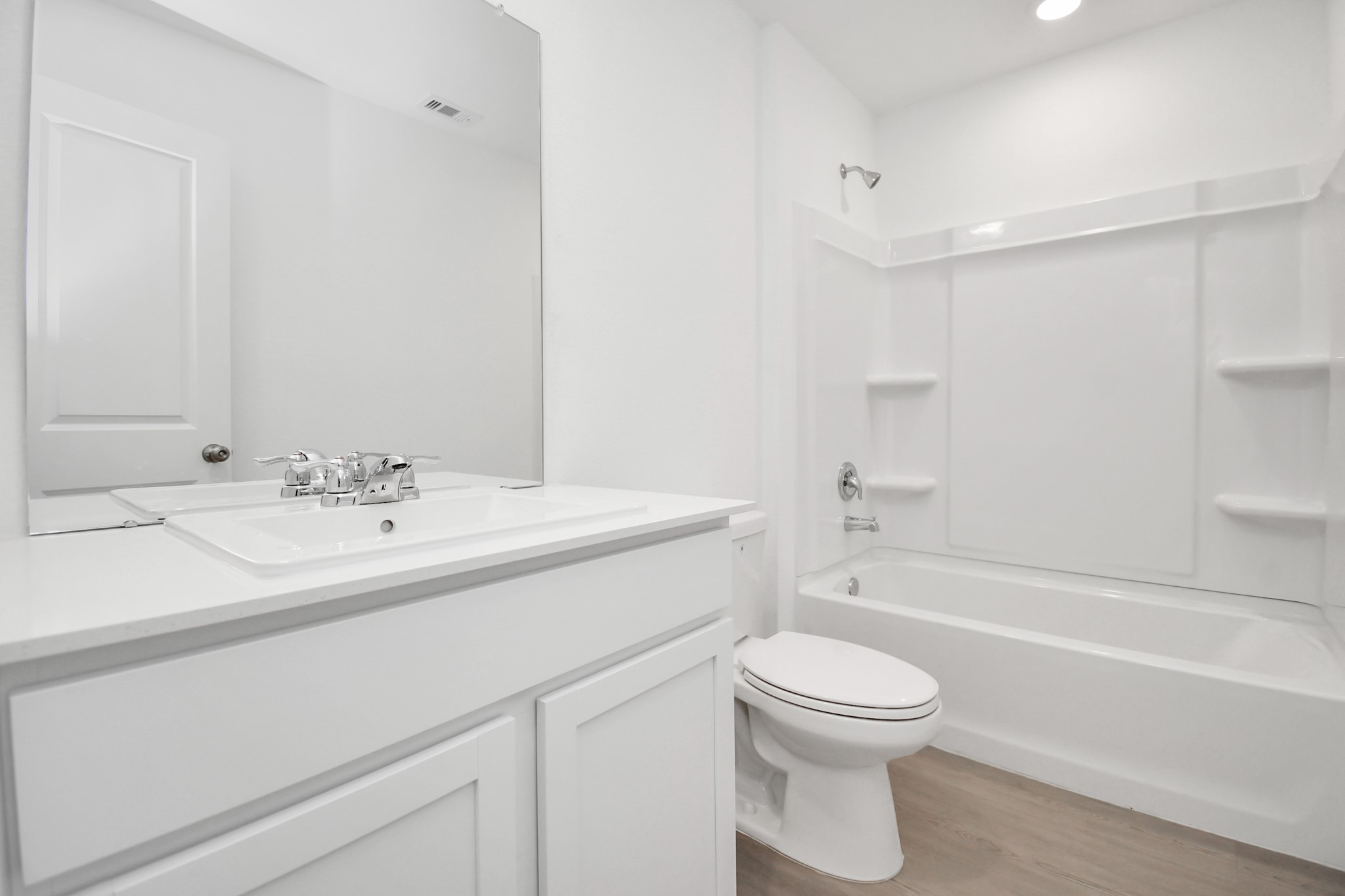 Full secondary Bathroom