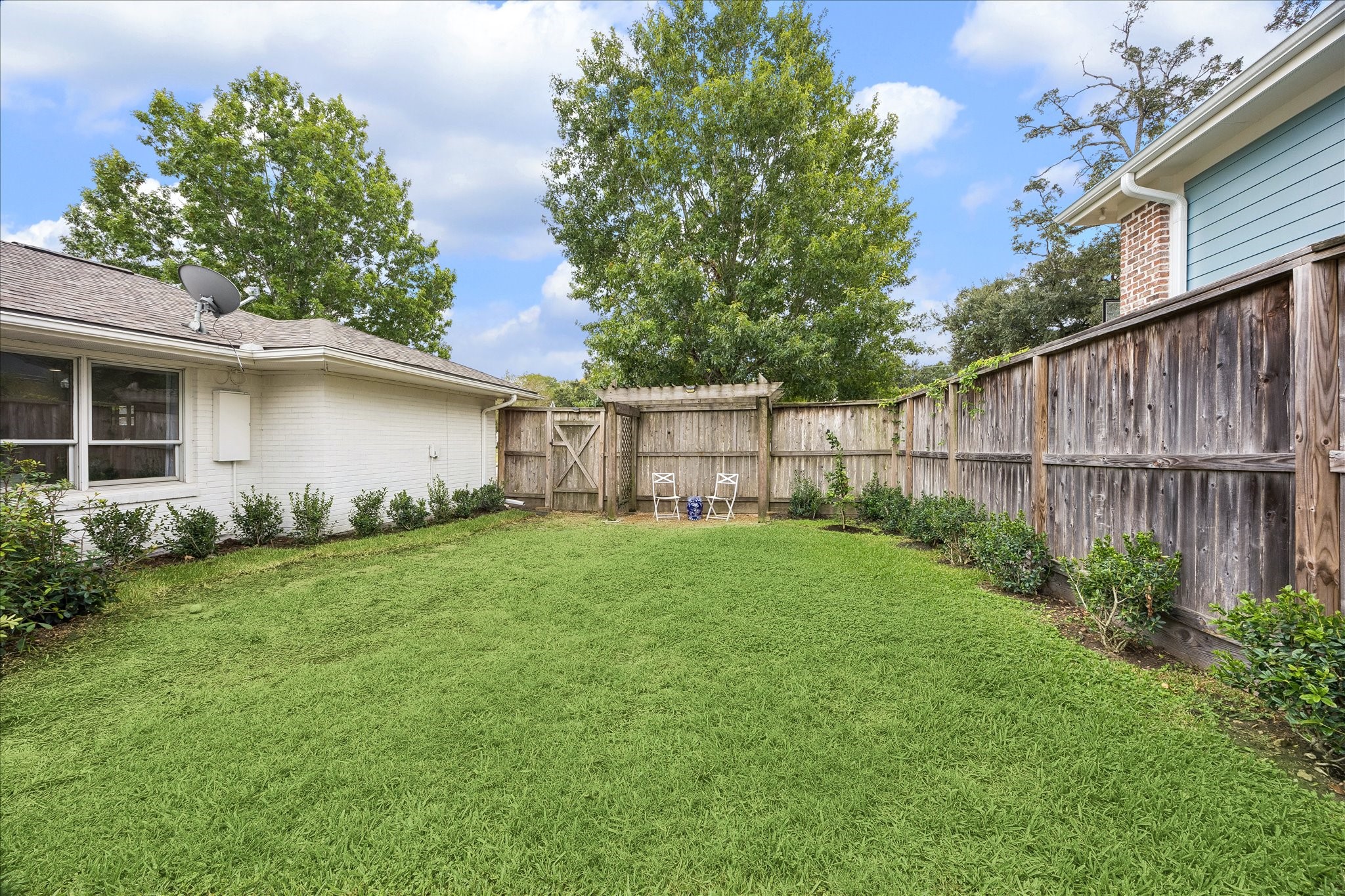 The enormous lots allows for a generous amount of green space alongside the pool.