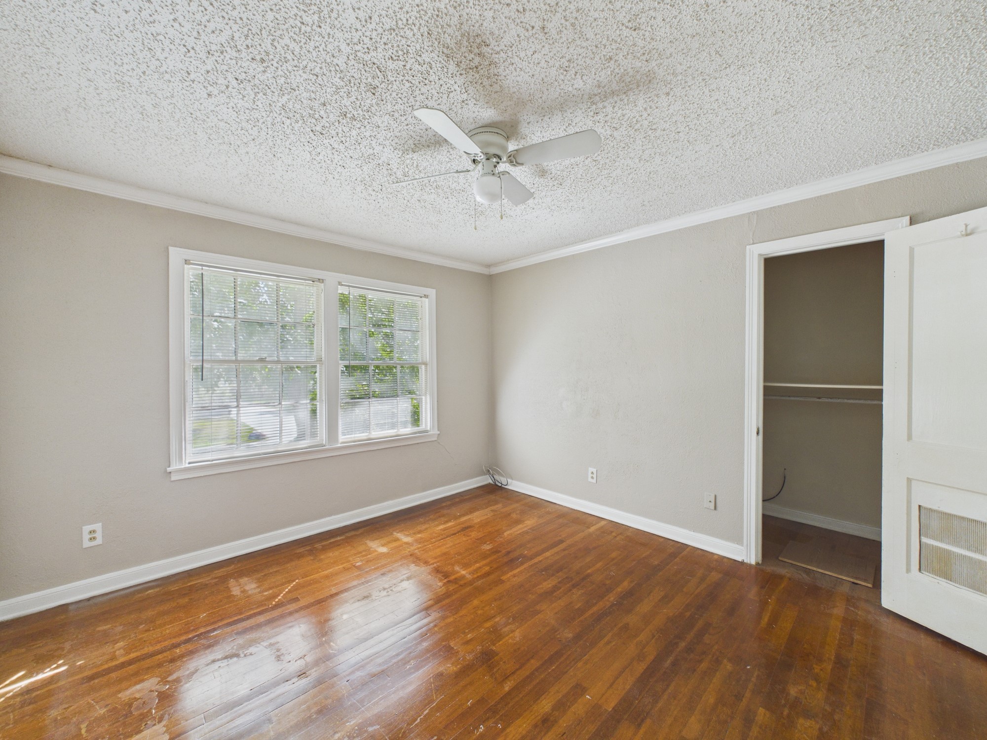 Bedroom with a Walk-in Closet