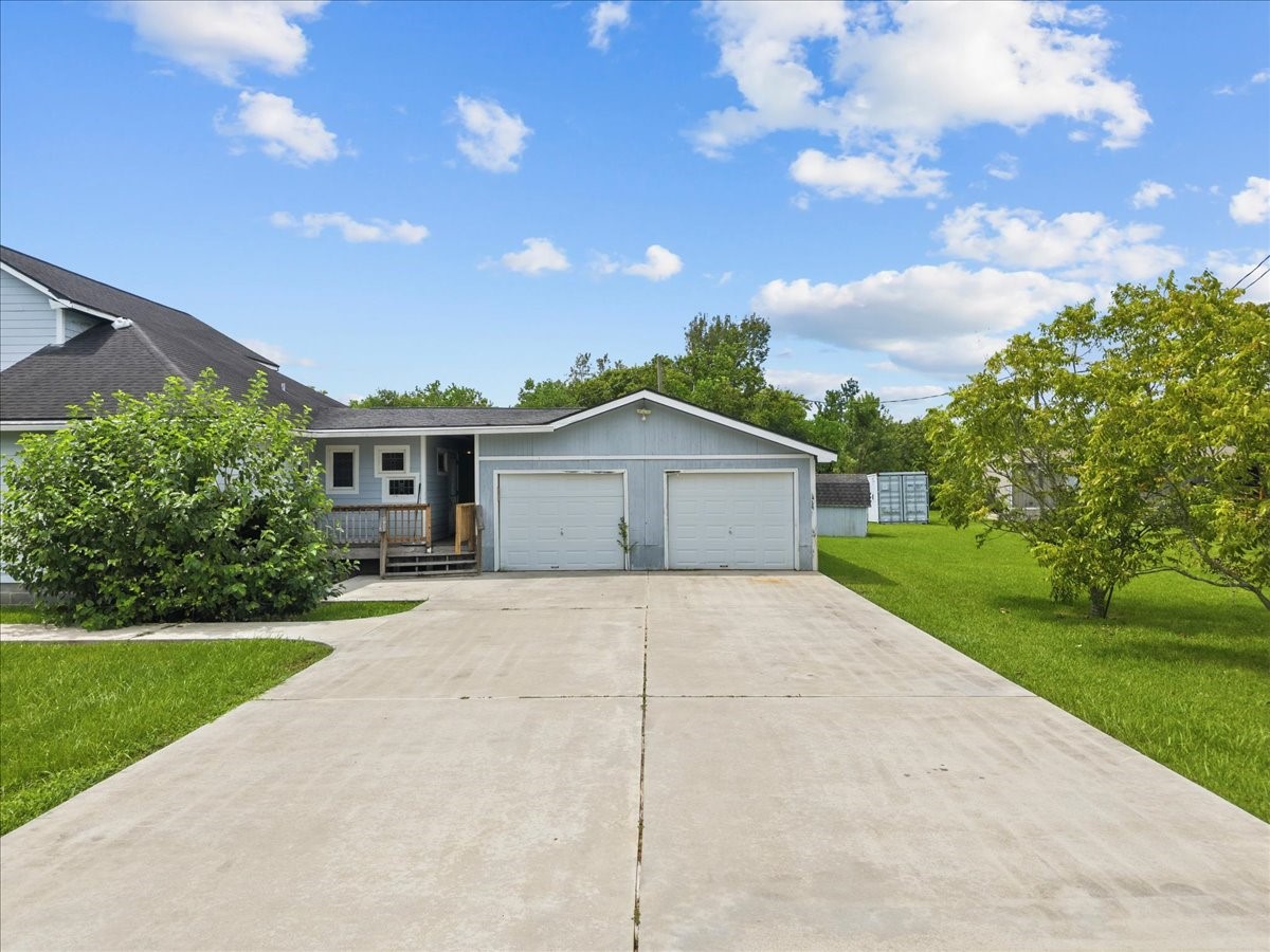 2 car garage attached with a breezeway to the backyard. 2 car garage attached with a breezeway to the backyard.