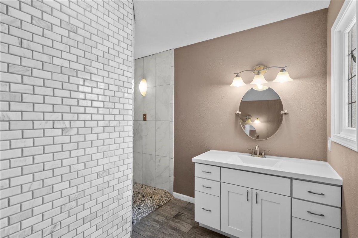 Second sink/vanity in the primary bathroom.