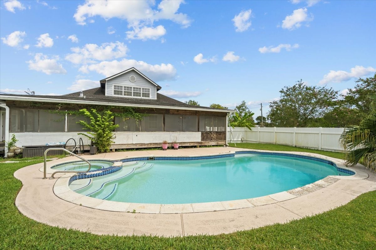 Pool area is great for entertaining. Pool area is great for entertaining.