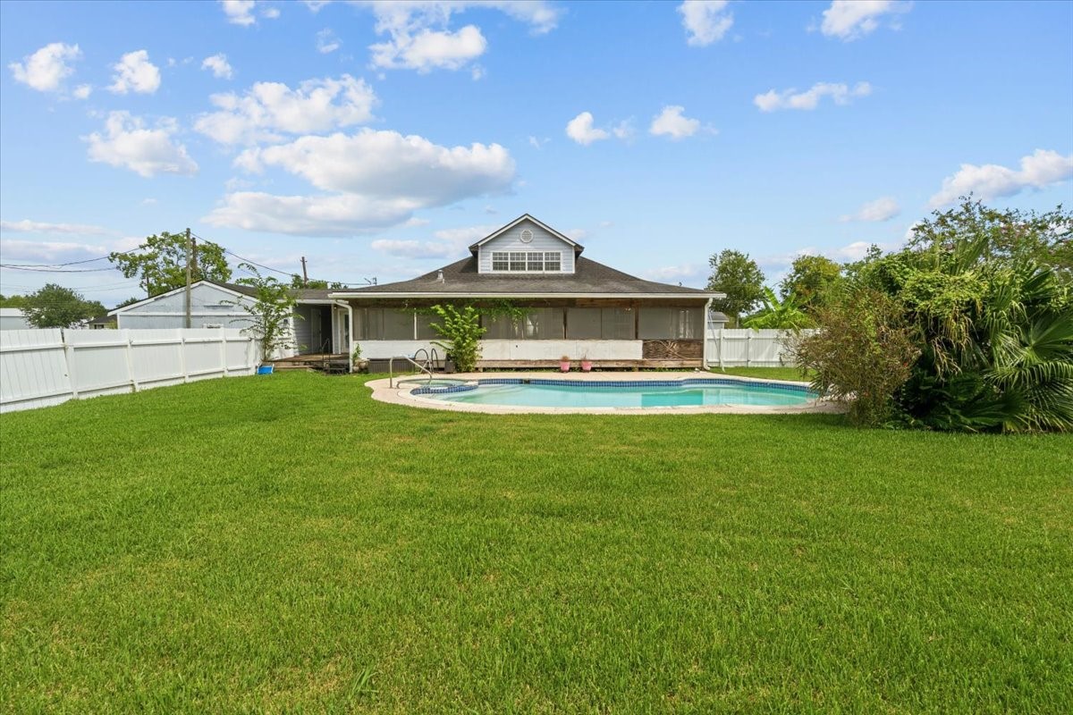7228 Avenue R, Santa Fe, TX 77510