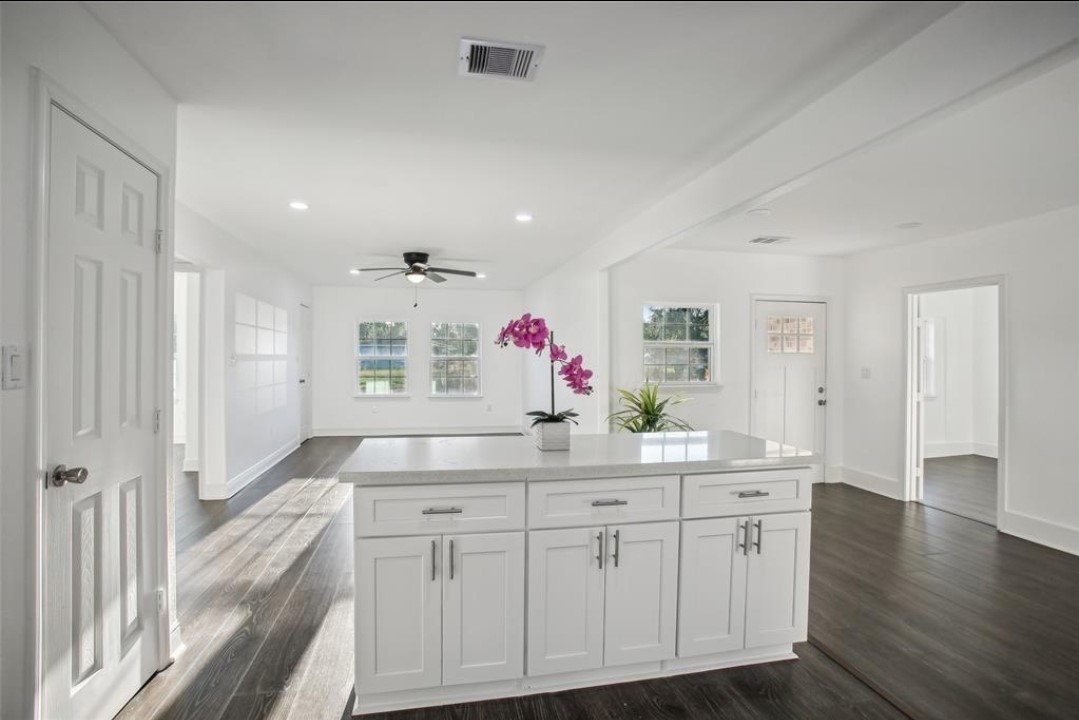 Island off of the kitchen