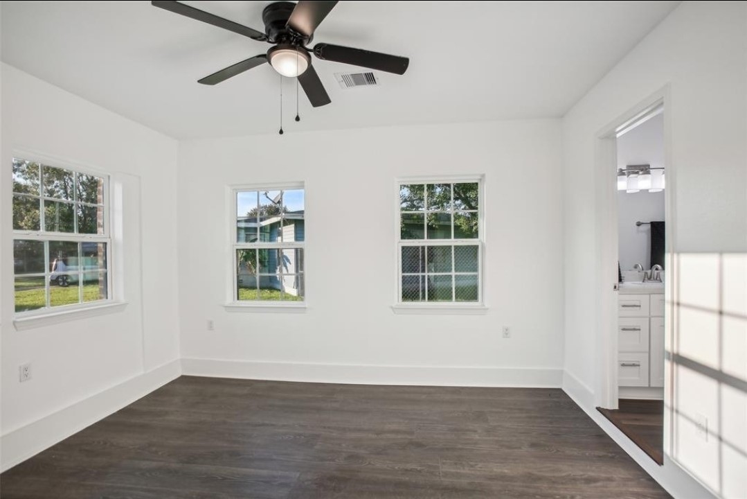 105 Lee Drive, La Marque, TX 77568