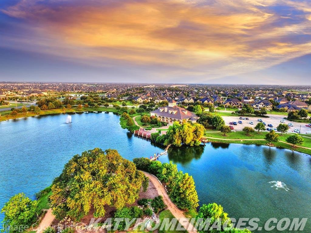 The Master Planned Community of Firethrone. Beautiful views throughout the Neighborhood.