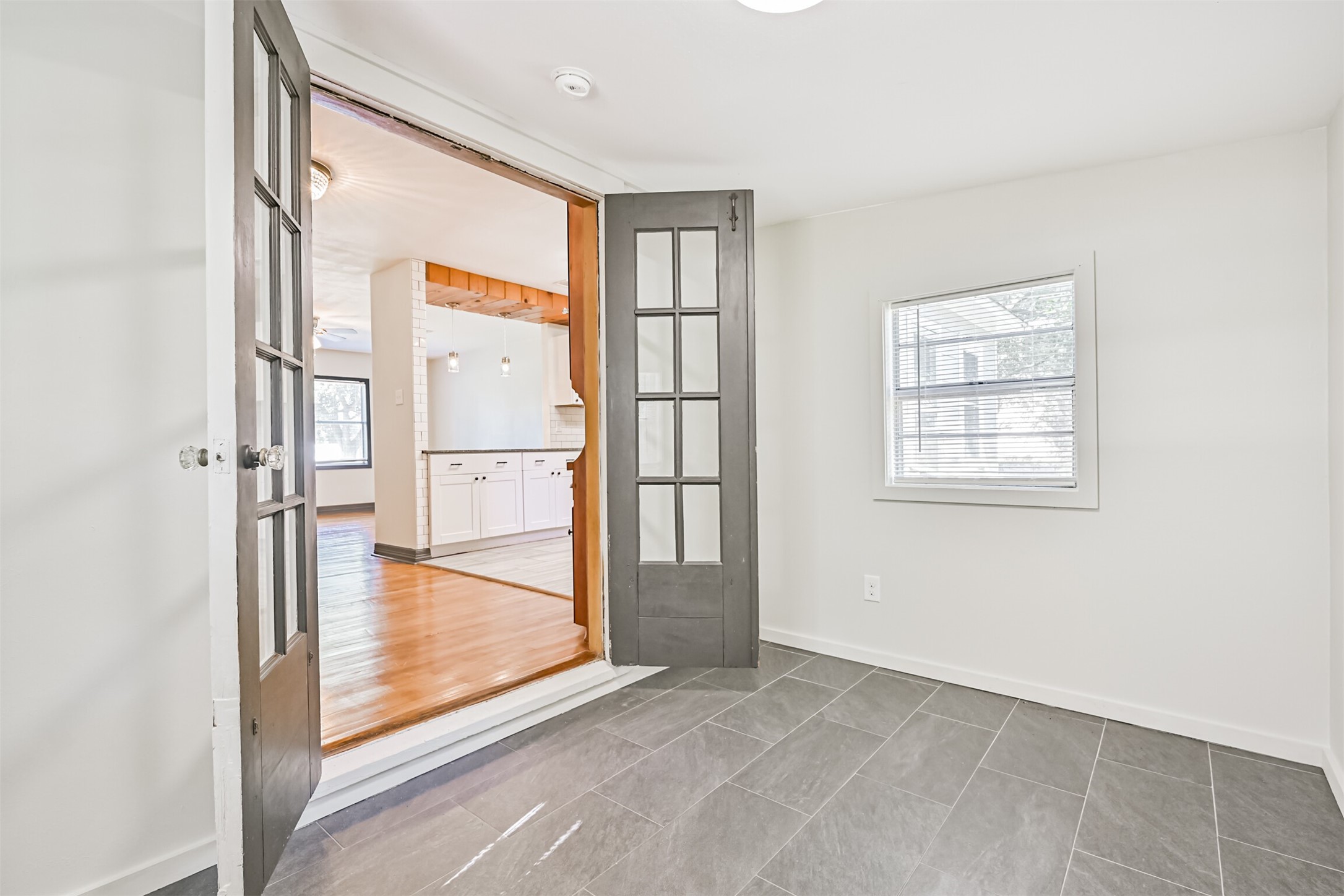 6731 W Bayou Drive, Hitchcock, TX 77563