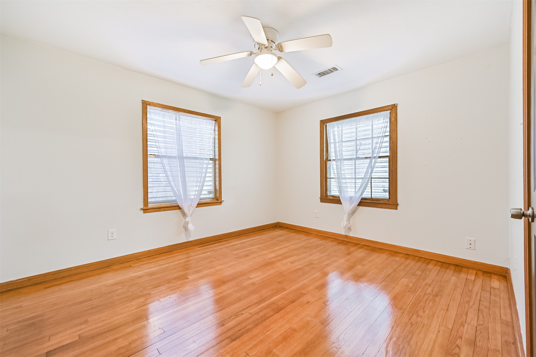 6731 W Bayou Drive, Hitchcock, TX 77563