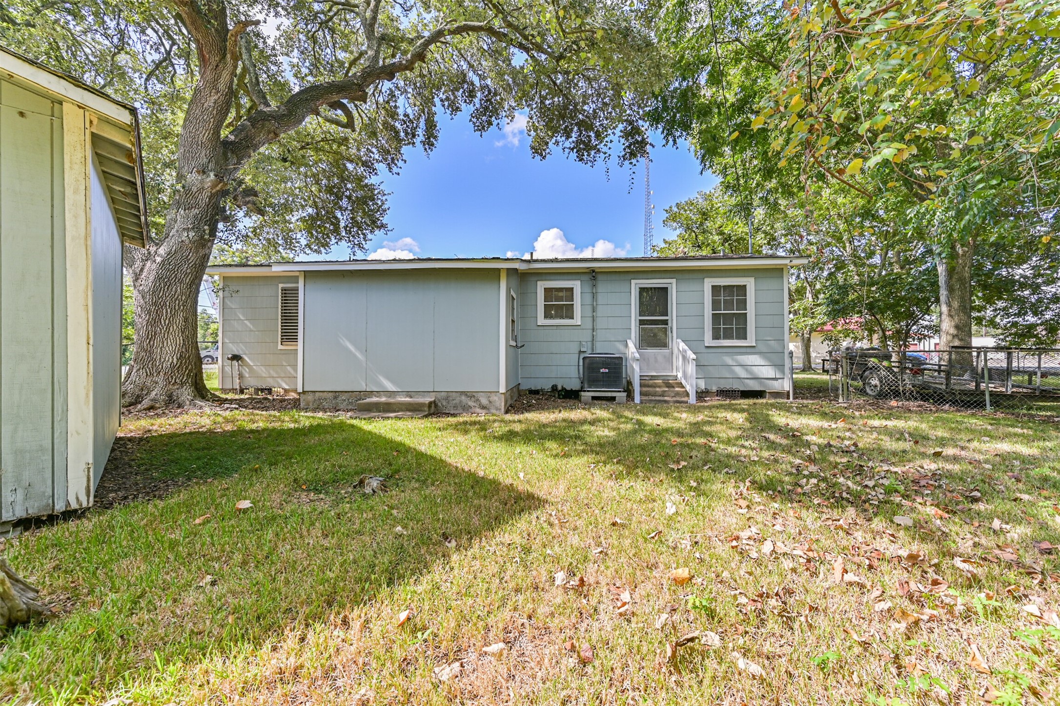 6731 W Bayou Drive, Hitchcock, TX 77563
