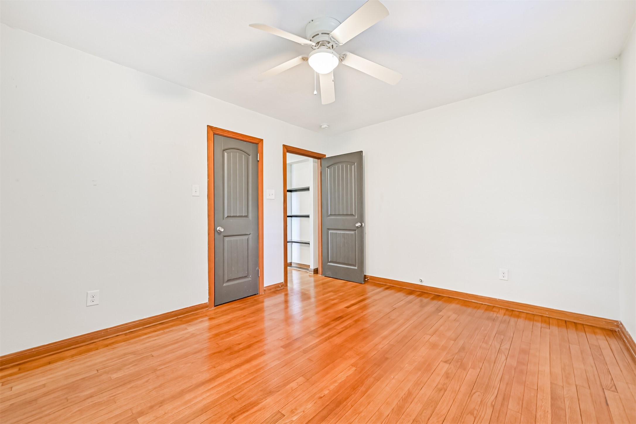 6731 W Bayou Drive, Hitchcock, TX 77563