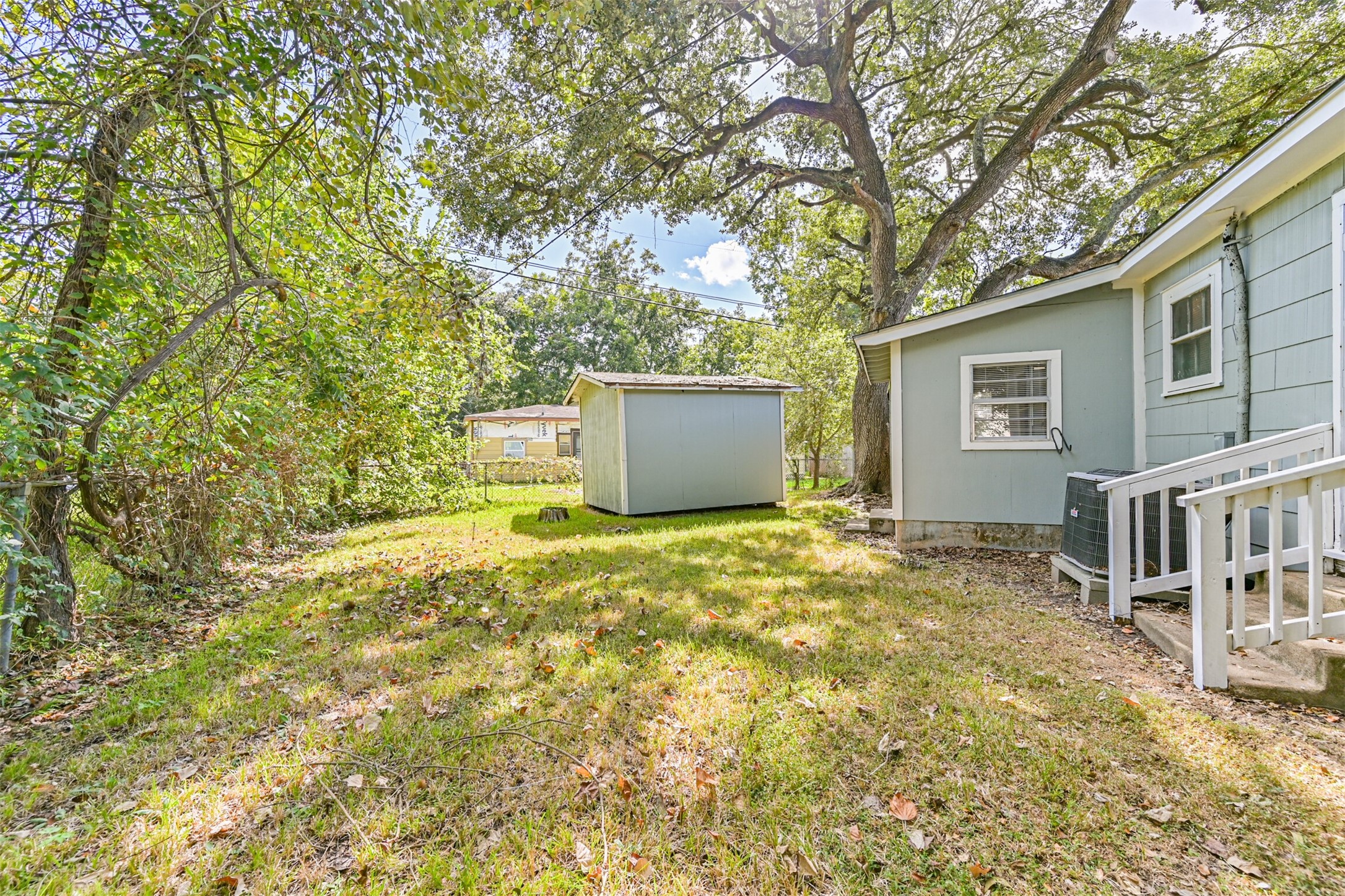 6731 W Bayou Drive, Hitchcock, TX 77563