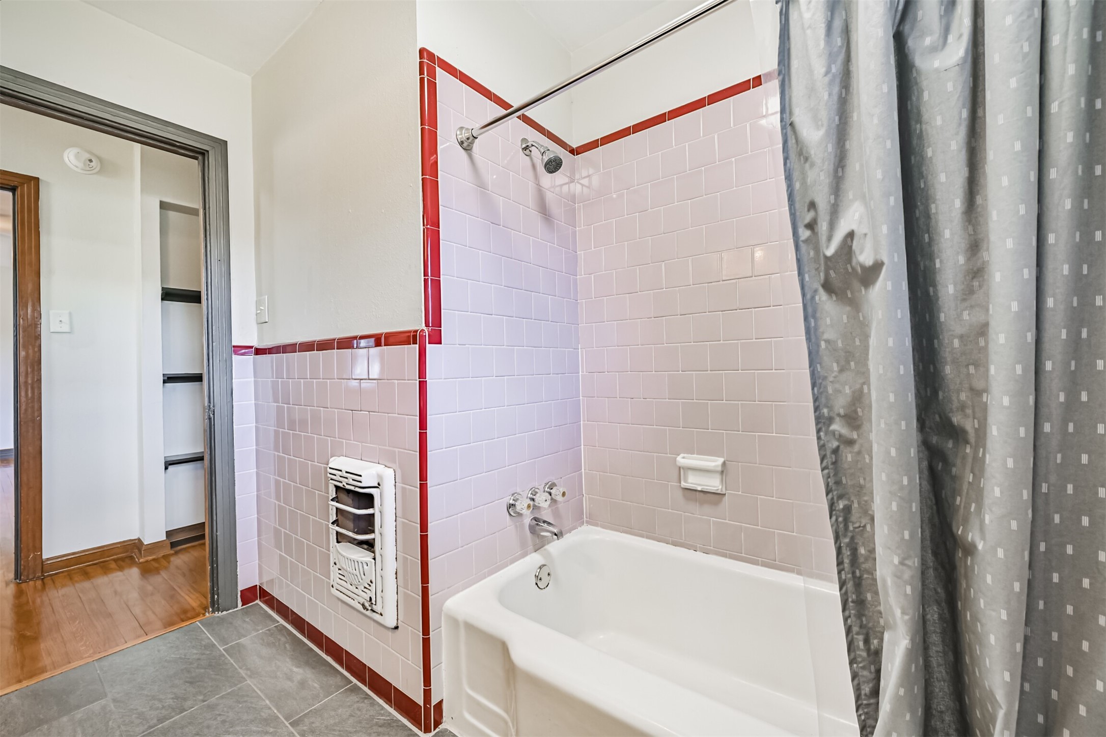 6731 W Bayou Drive, Hitchcock, TX 77563