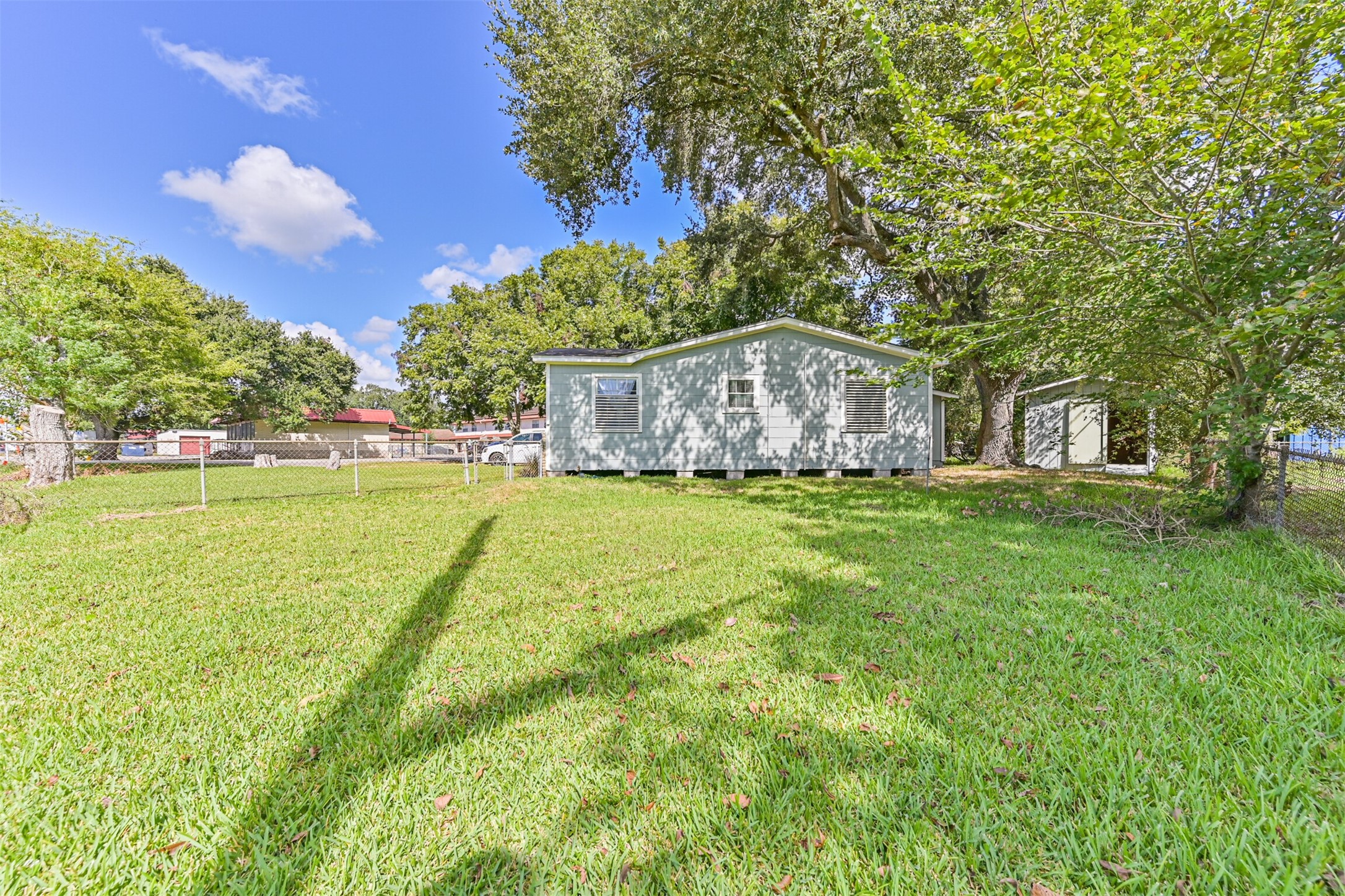 6731 W Bayou Drive, Hitchcock, TX 77563