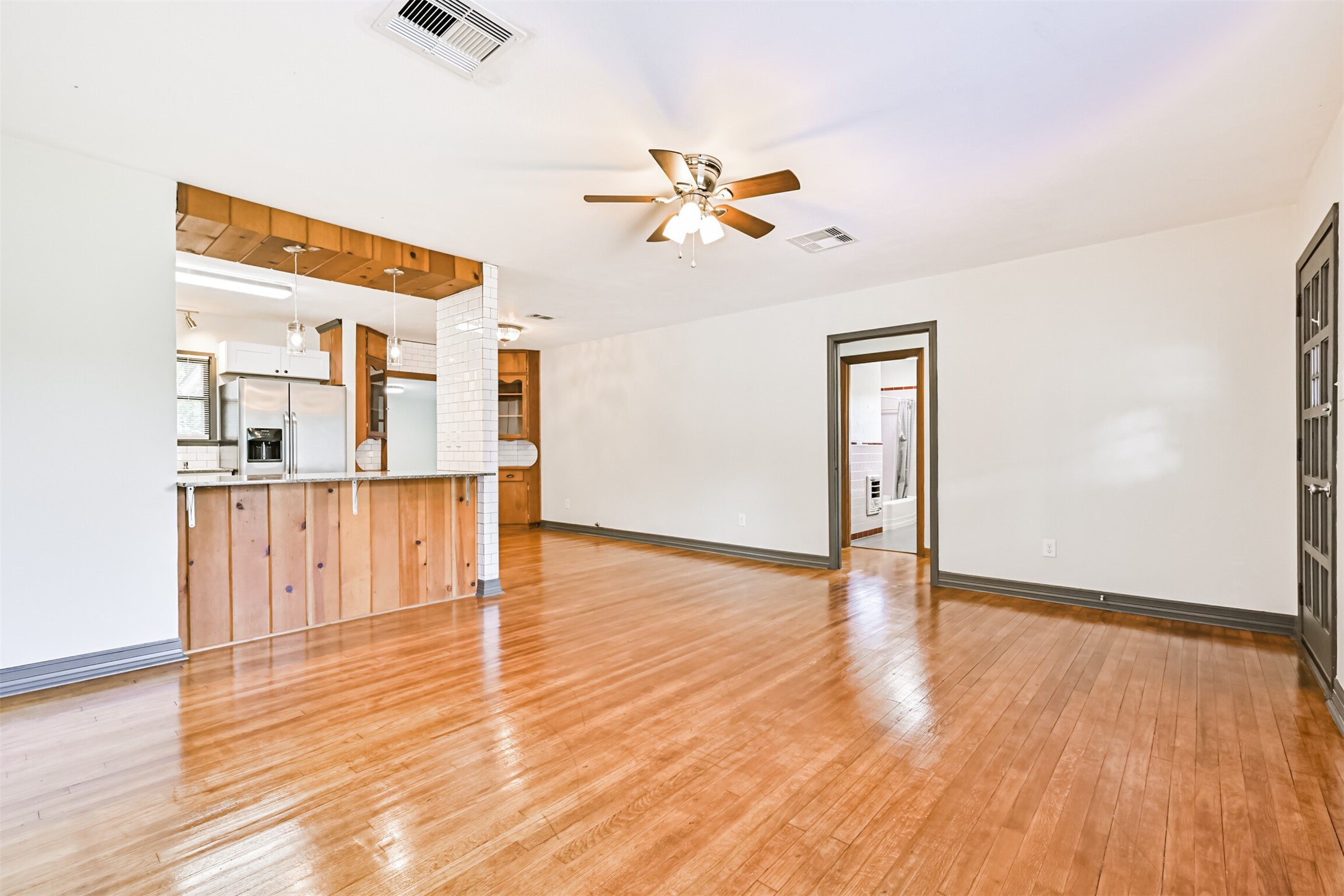 6731 W Bayou Drive, Hitchcock, TX 77563