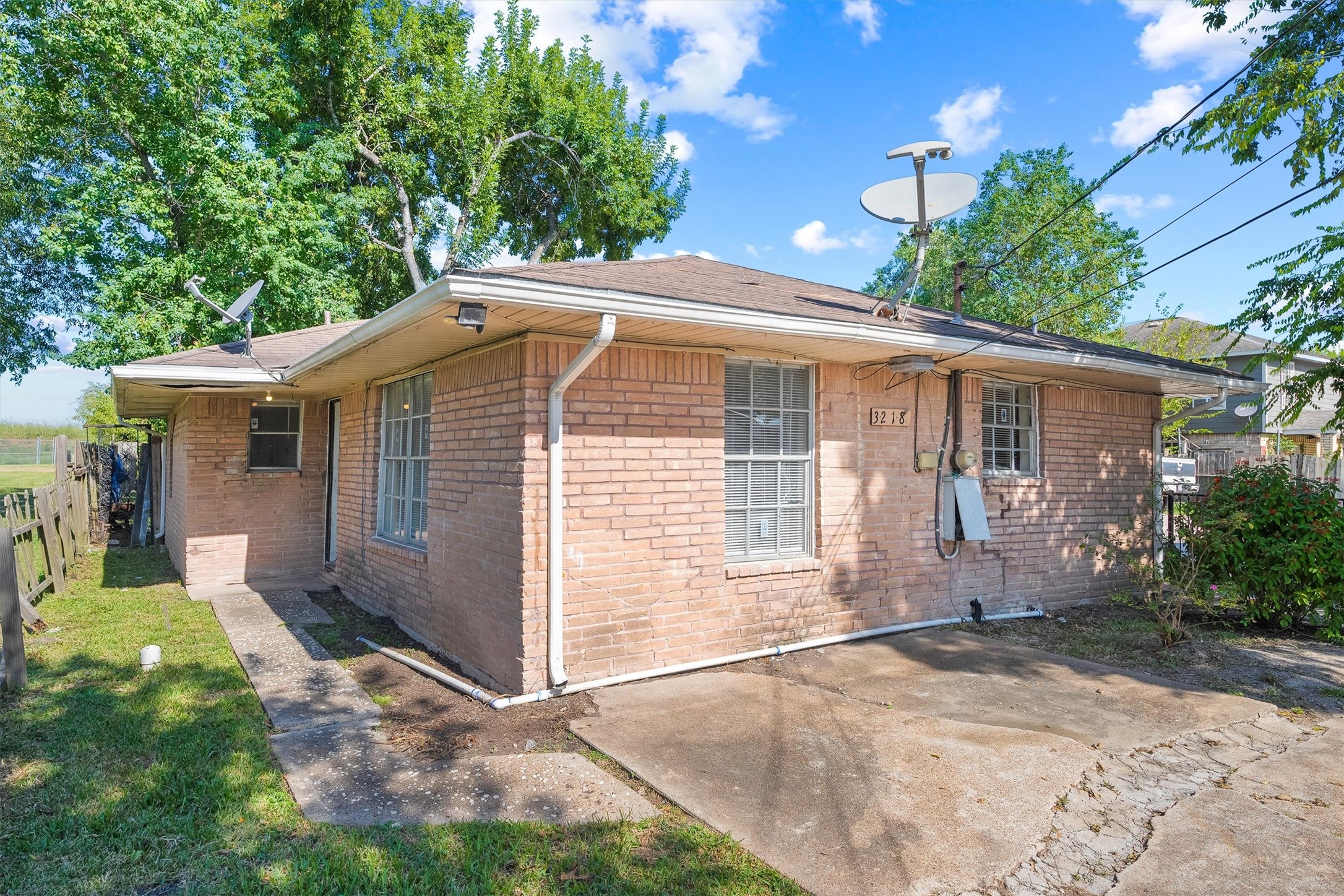 3218 5th Street, Stafford, TX 77477