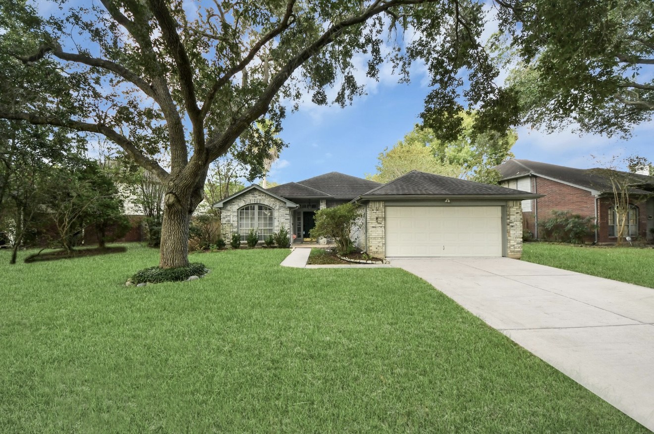 223 W New Meadows Drive, Sugar Land, TX 77479 223 W New Meadows Drive, Sugar Land, TX 77479