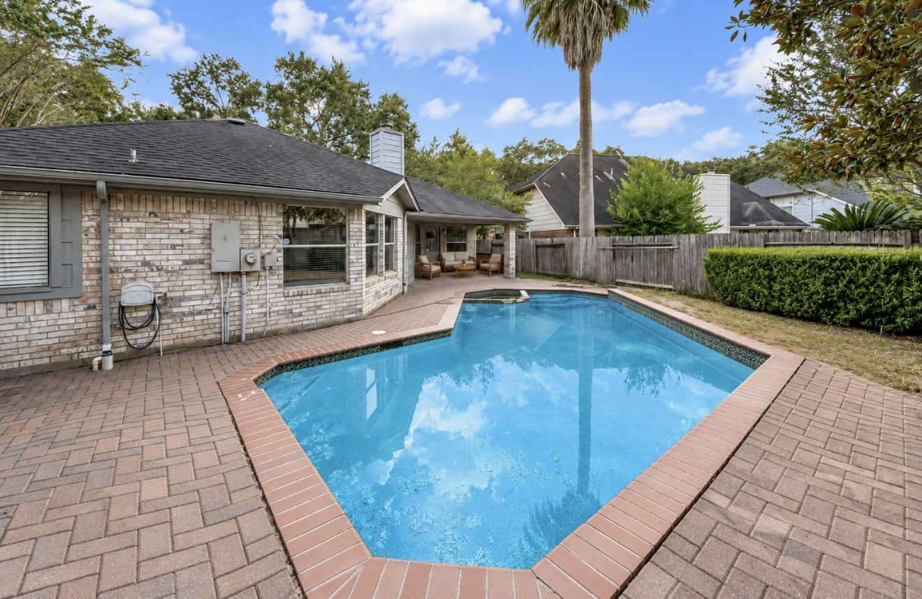 223 W New Meadows Drive, Sugar Land, TX 77479