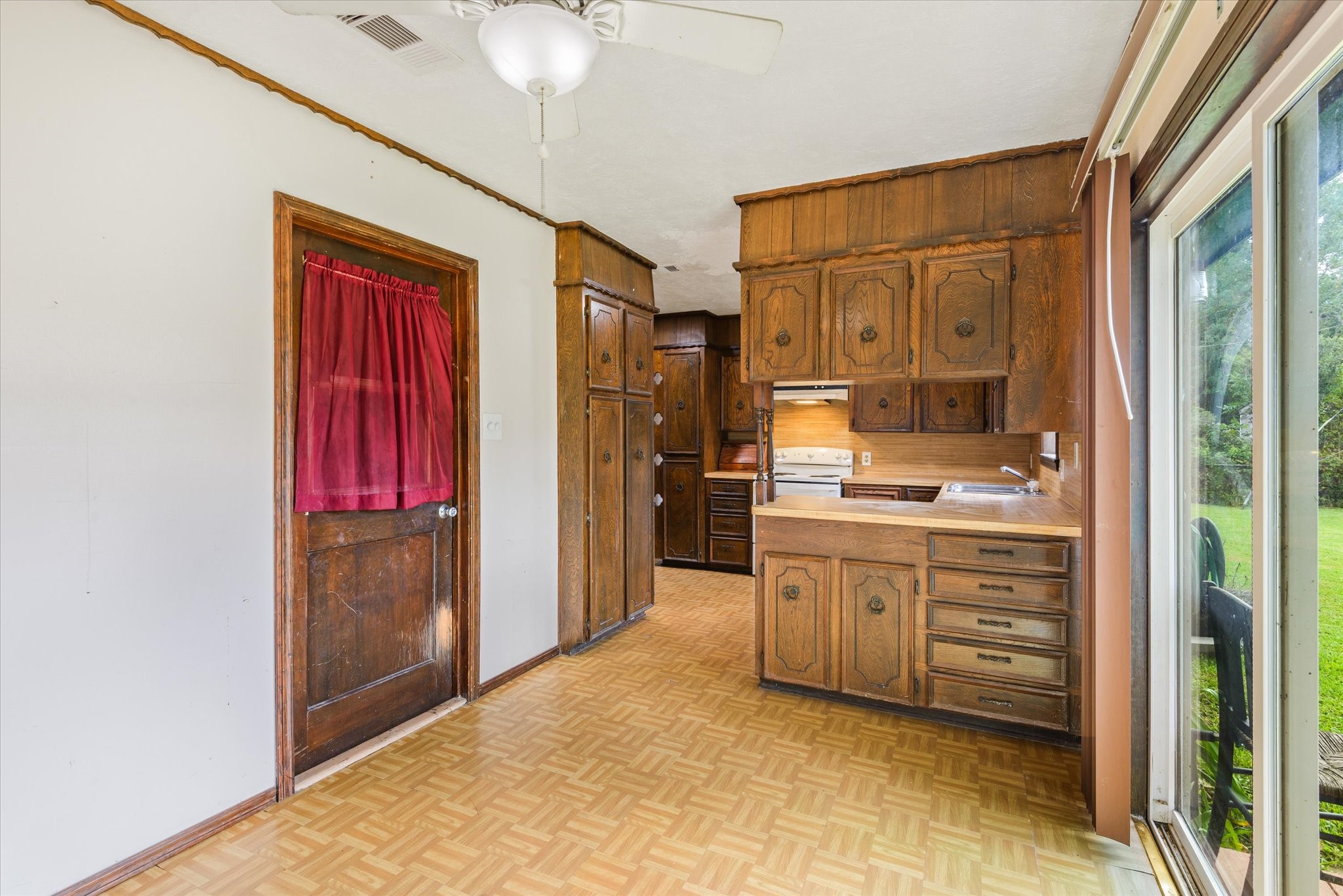213 Highland Drive, Hitchcock, TX 77563