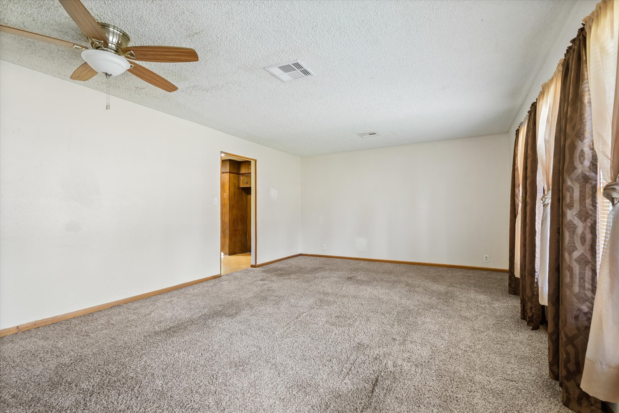 213 Highland Drive, Hitchcock, TX 77563