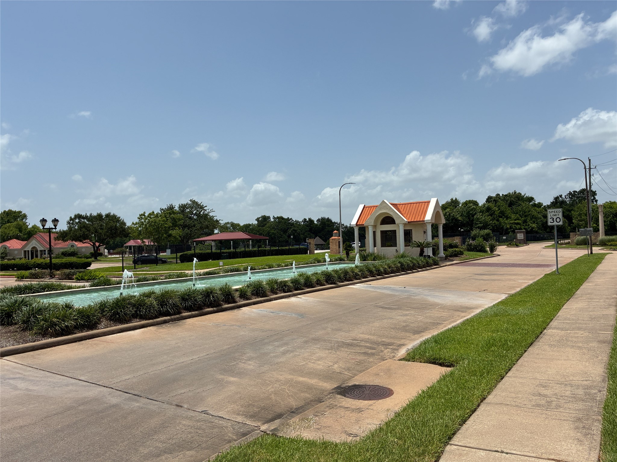 2106 Lakeshore Forest Court, Missouri City, TX 77459