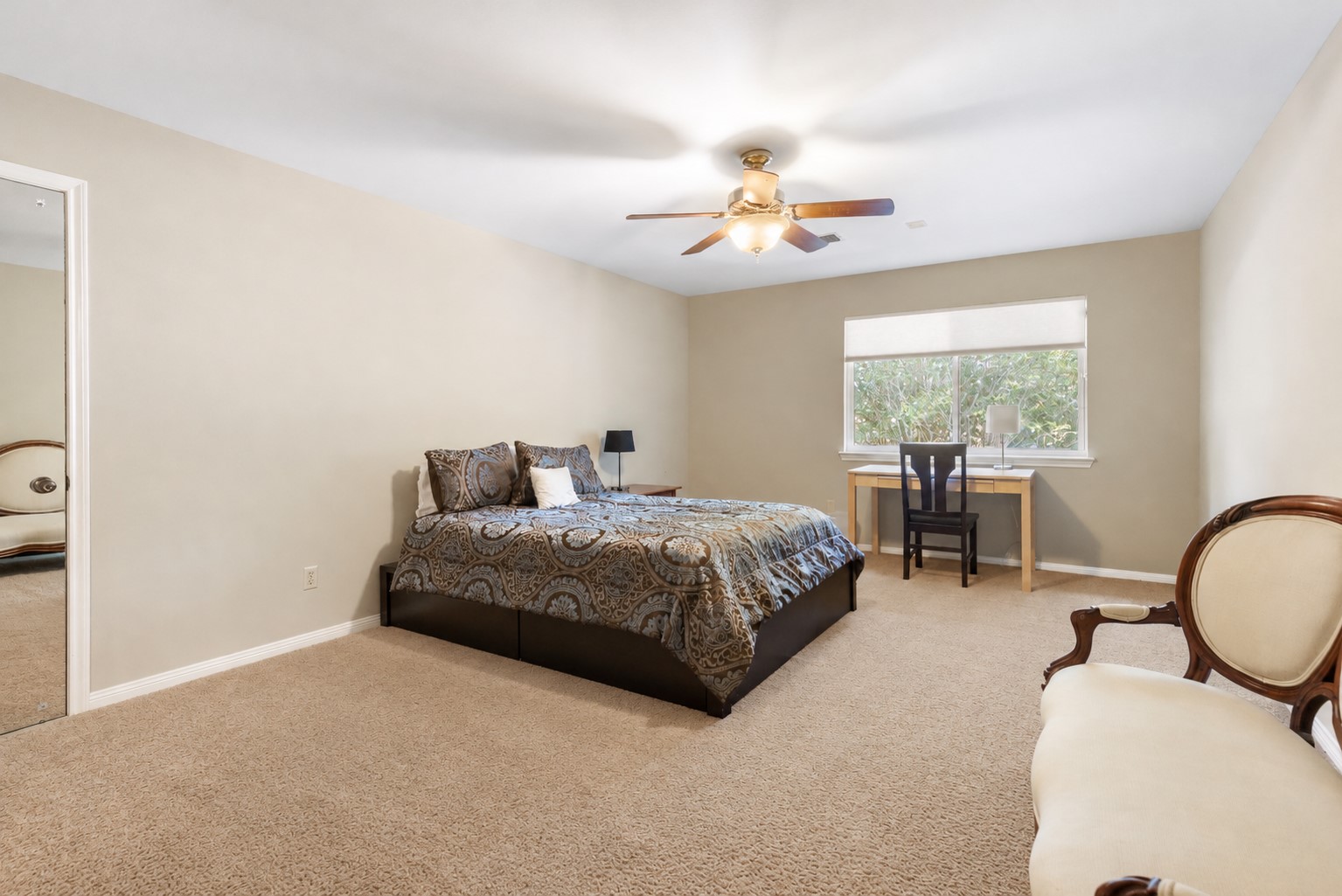 Another great sized room with ample room to spread out, this additional bedroom can accommodate changing needs over time.