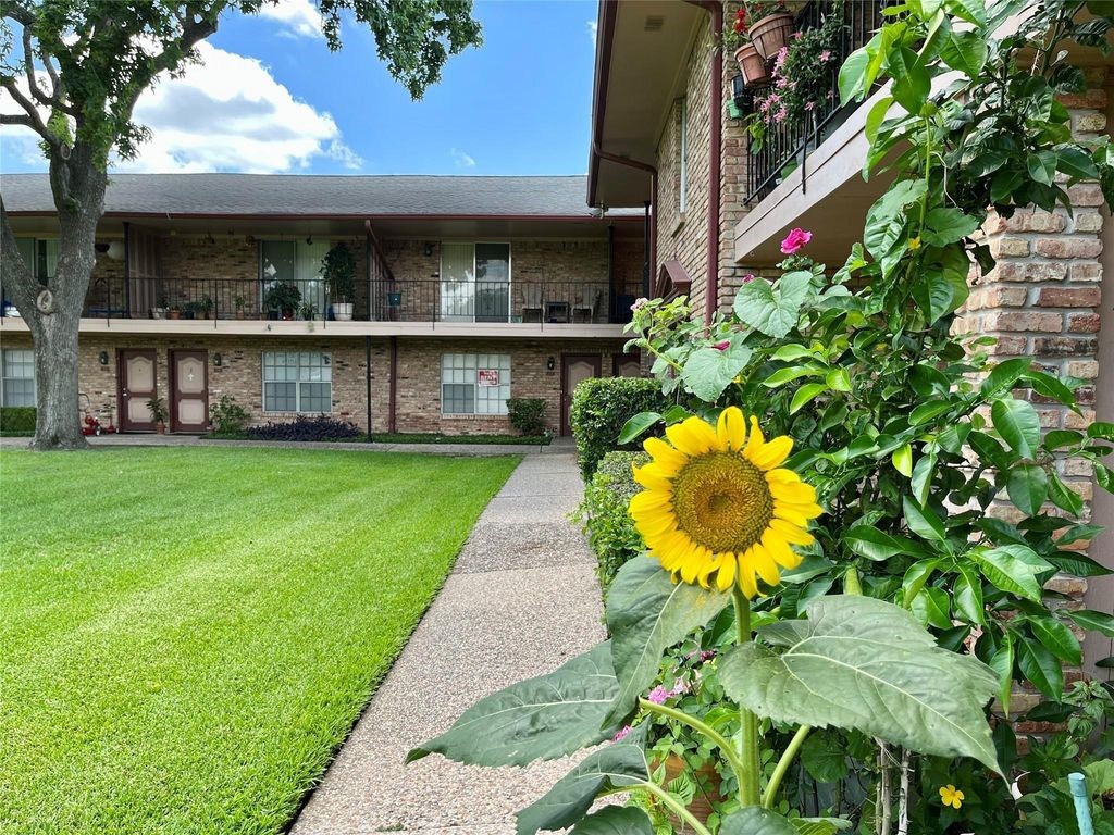 7600 Burgoyne Road, #115, Houston, TX 77063