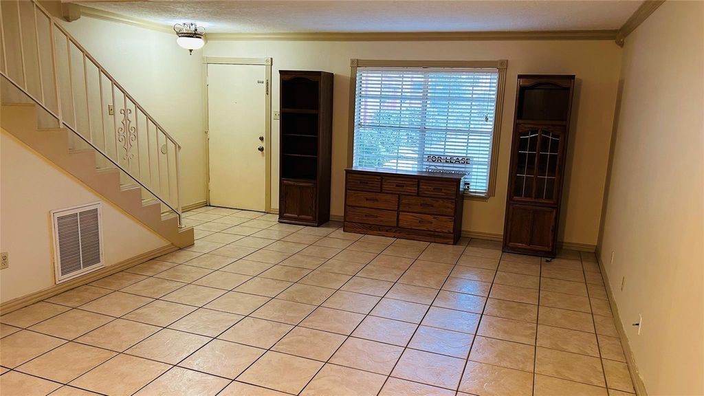 7600 Burgoyne Road, #115, Houston, TX 77063