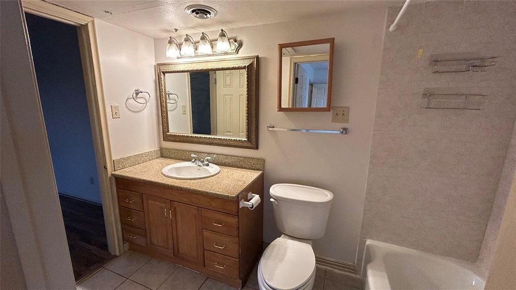 7600 Burgoyne Road, #115, Houston, TX 77063