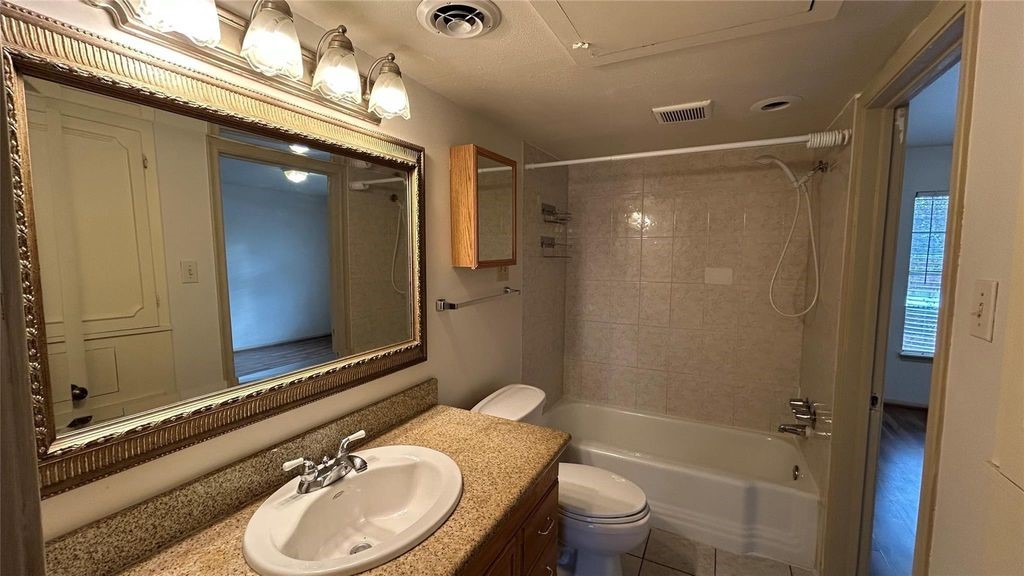 7600 Burgoyne Road, #115, Houston, TX 77063
