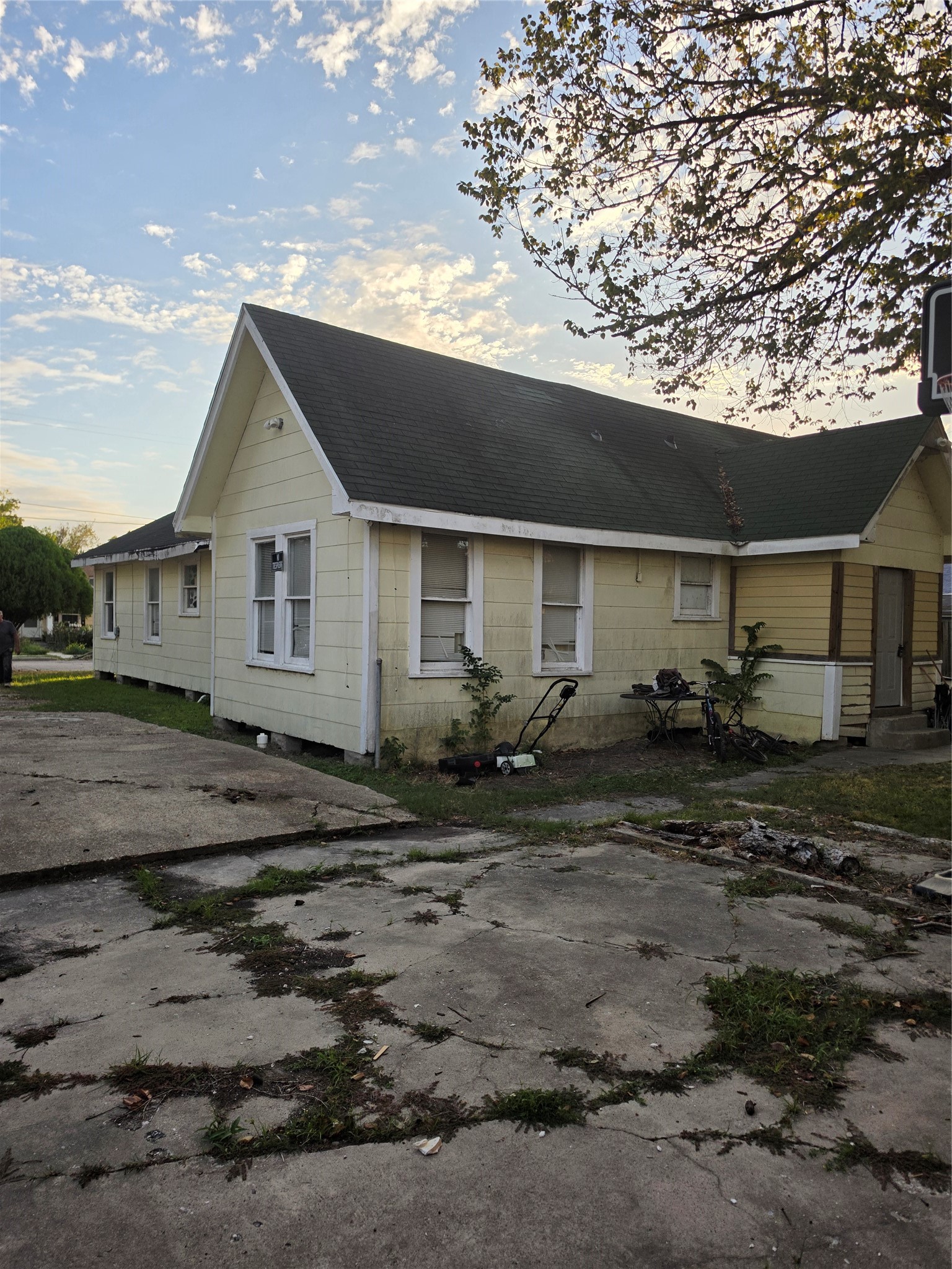 108 W Humble Street, Baytown, TX 77520