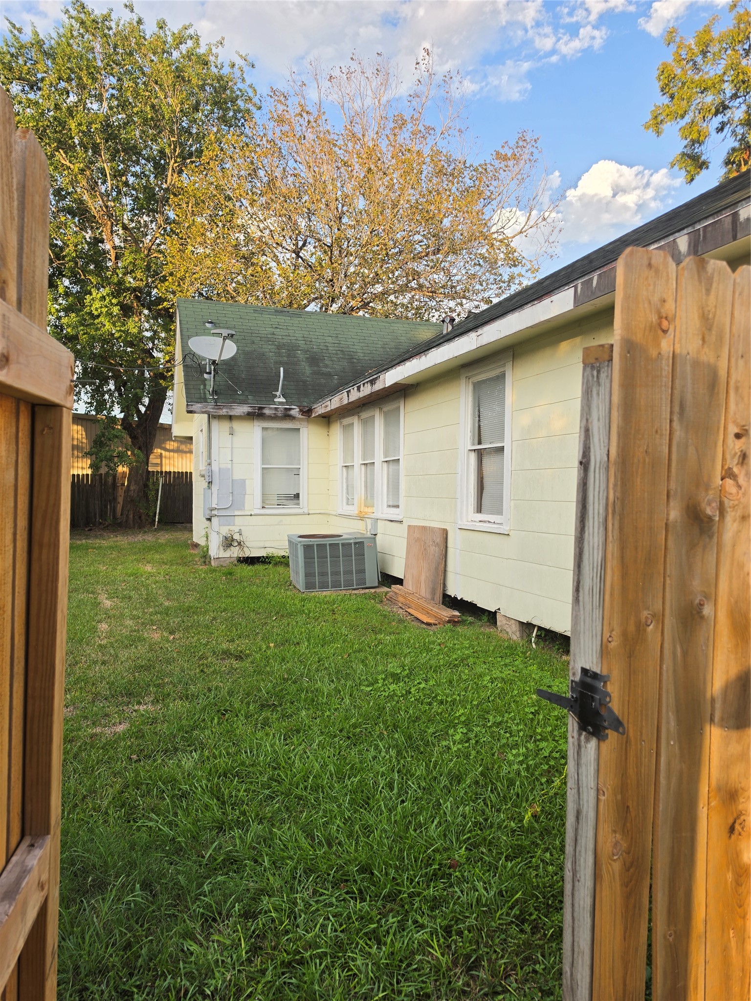 108 W Humble Street, Baytown, TX 77520