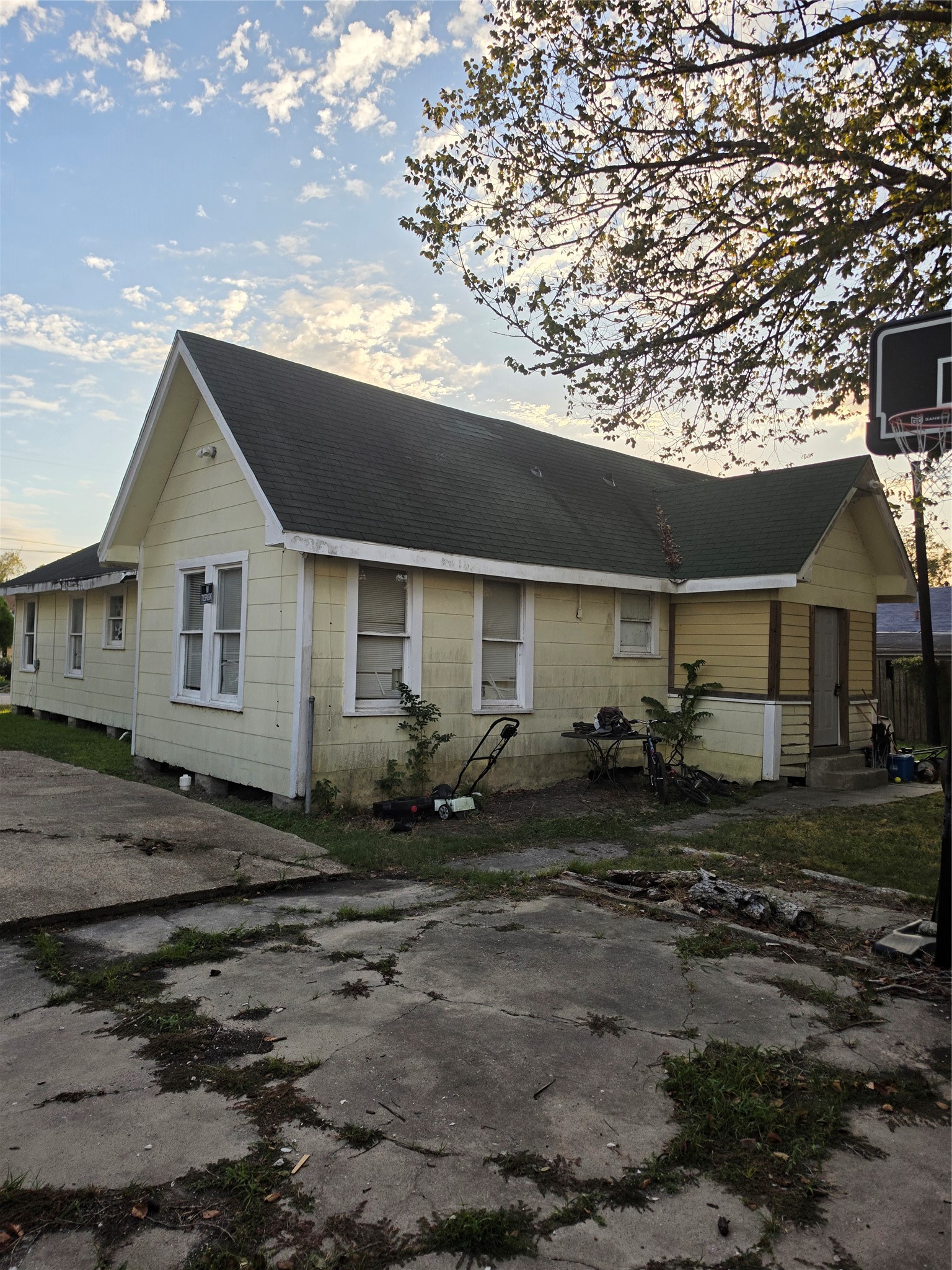 108 W Humble Street, Baytown, TX 77520