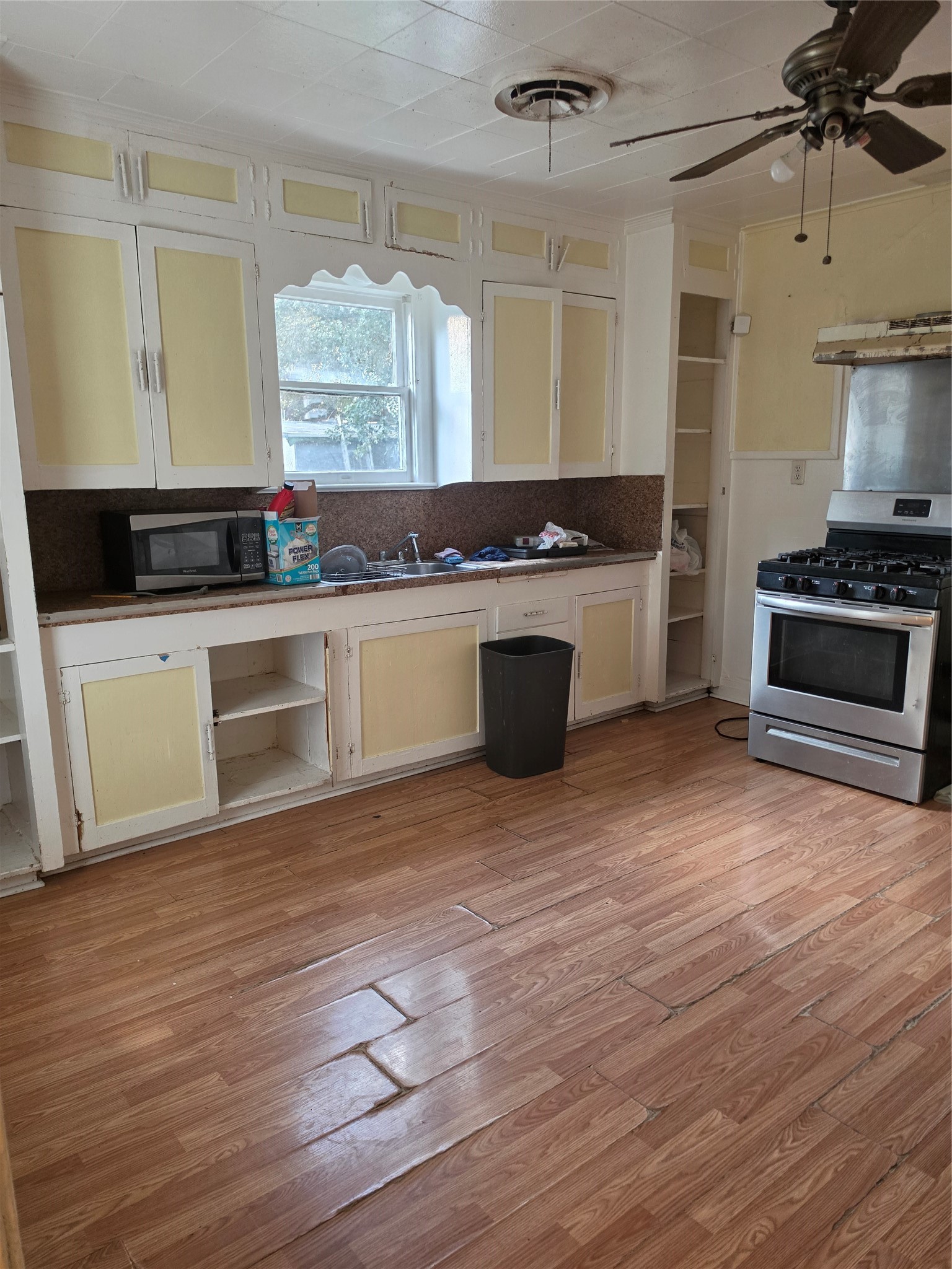 108 W Humble Street, Baytown, TX 77520