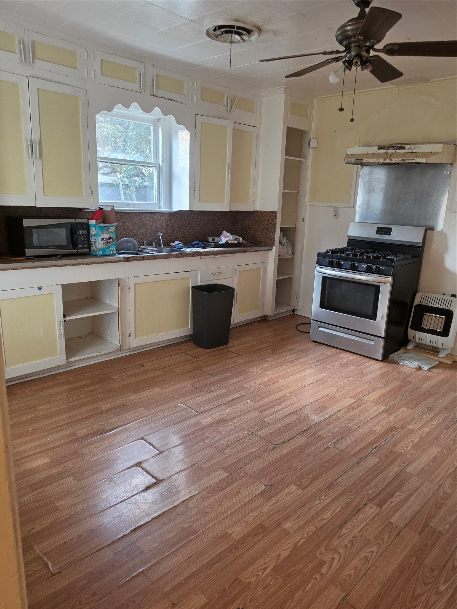 108 W Humble Street, Baytown, TX 77520