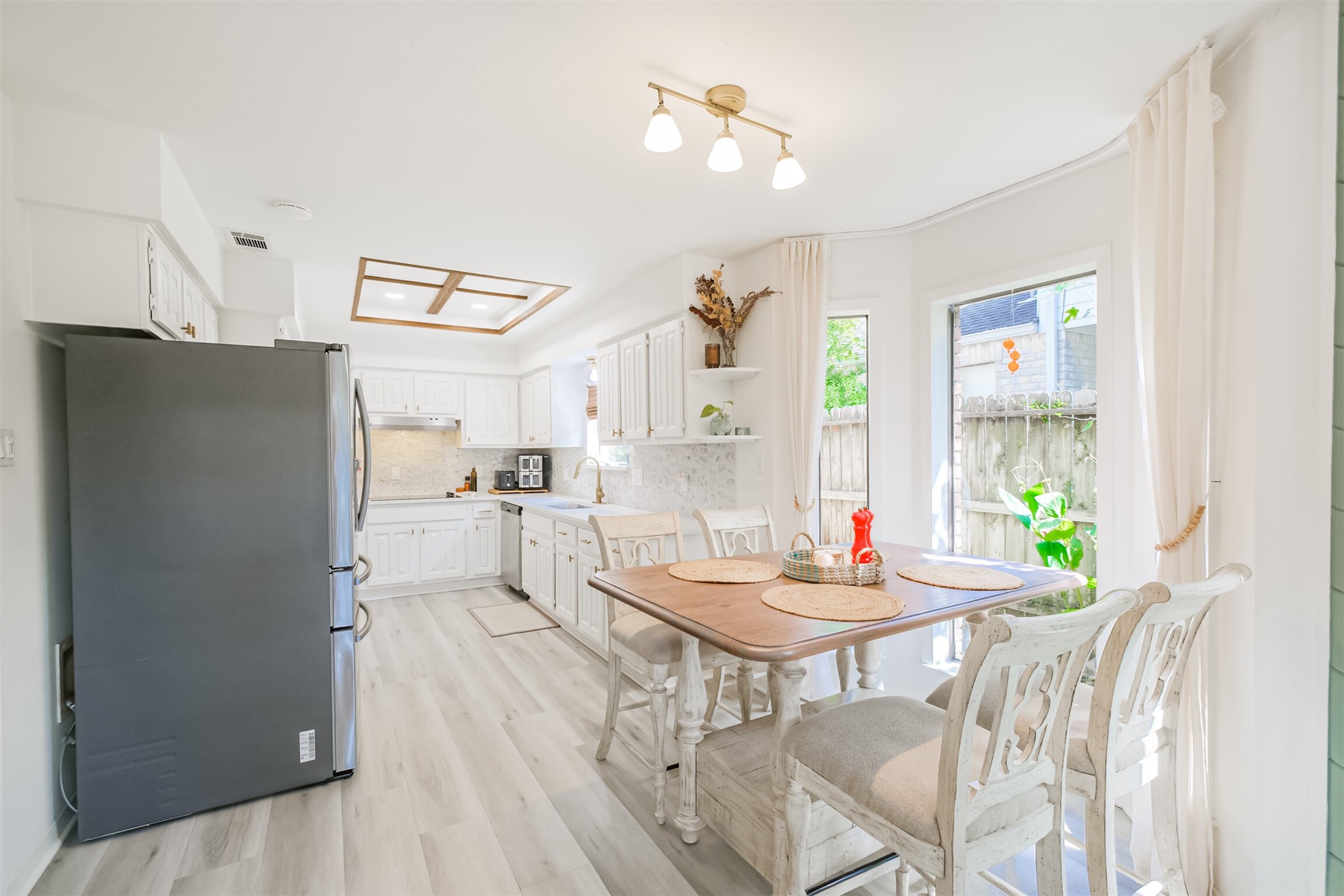 From this angle you can see the breakfast area and its proximity to the kitchen.