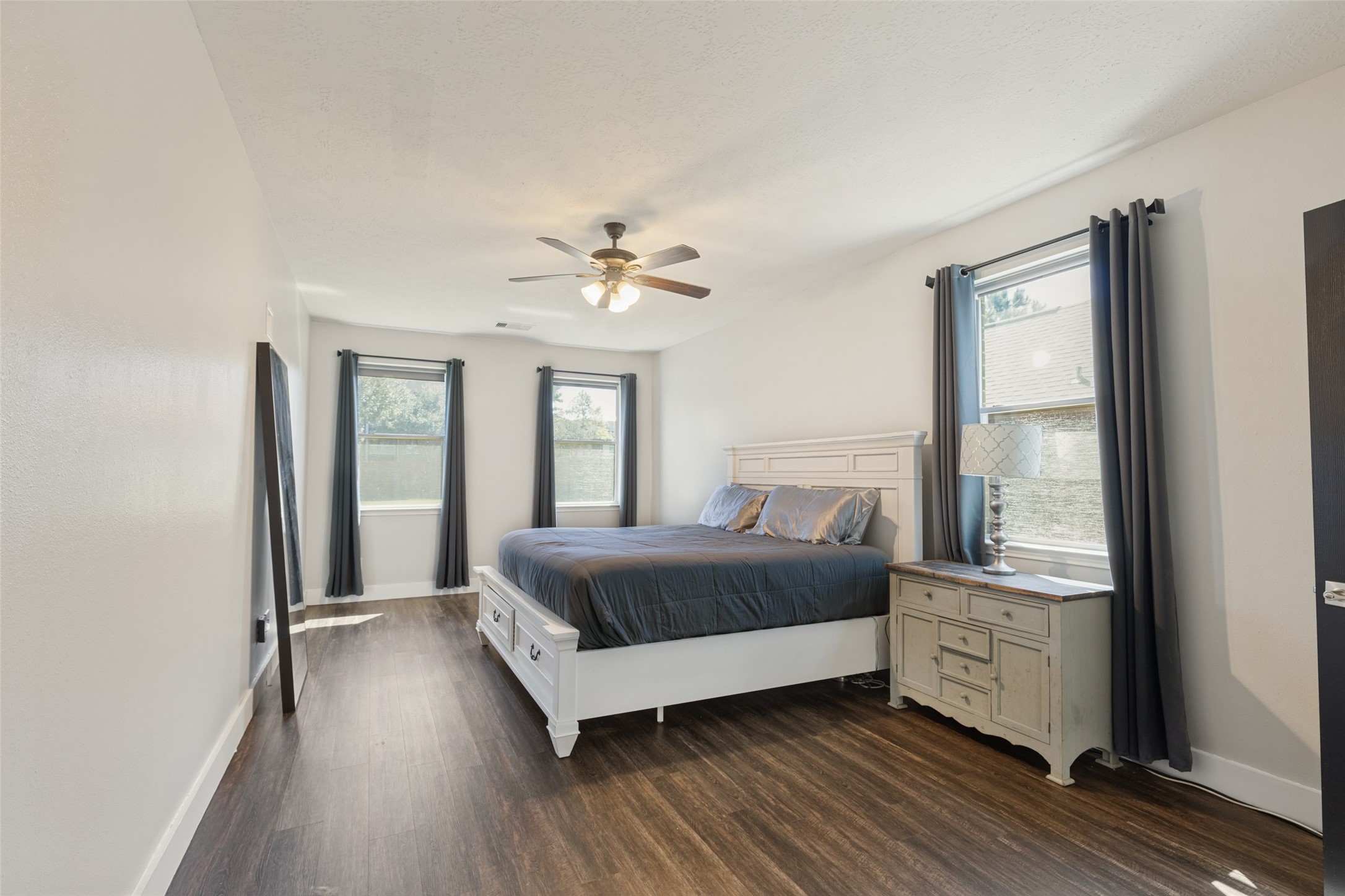 801 Harvard Pointe Drive, League City, TX 77573