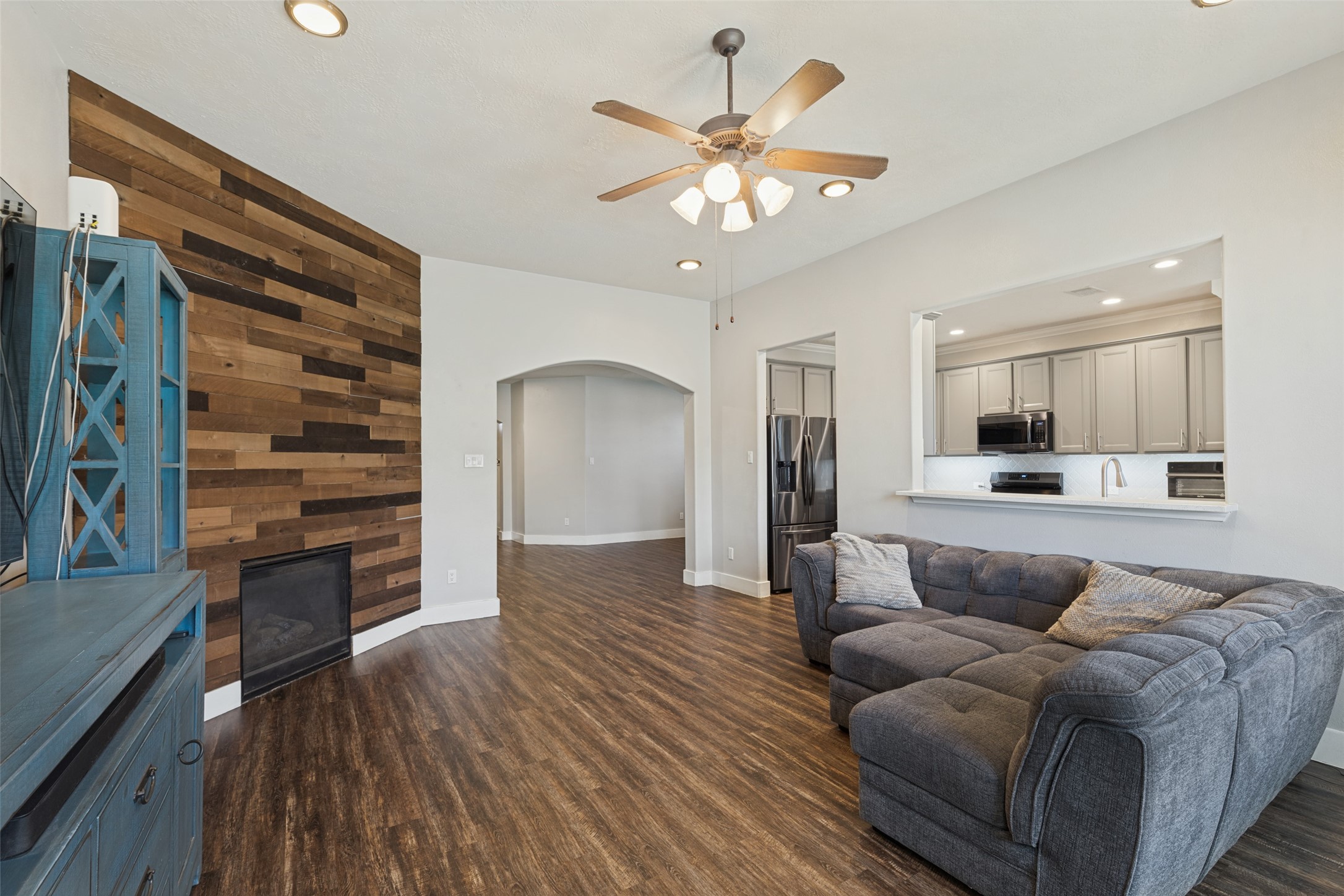 801 Harvard Pointe Drive, League City, TX 77573