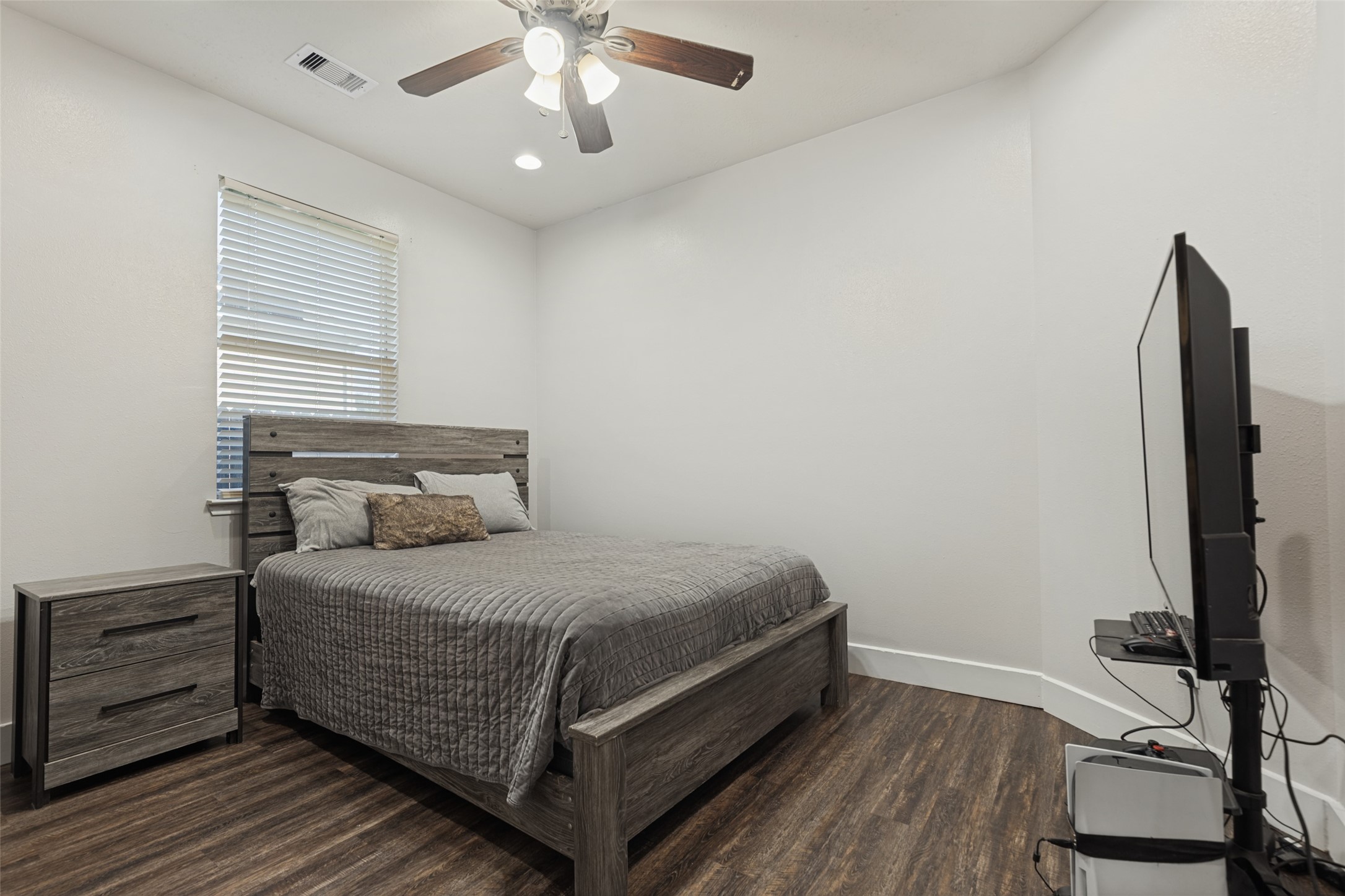 801 Harvard Pointe Drive, League City, TX 77573