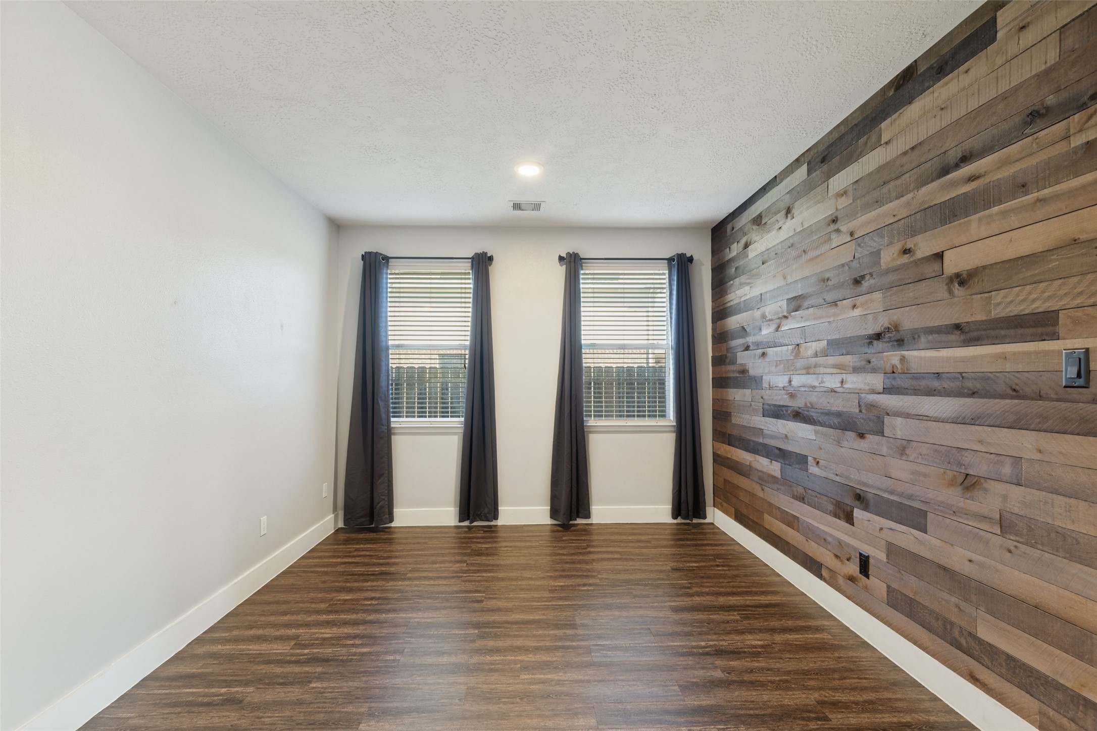 801 Harvard Pointe Drive, League City, TX 77573