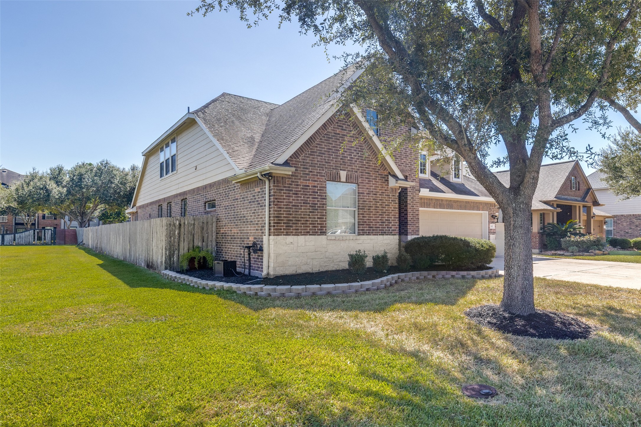 801 Harvard Pointe Drive, League City, TX 77573
