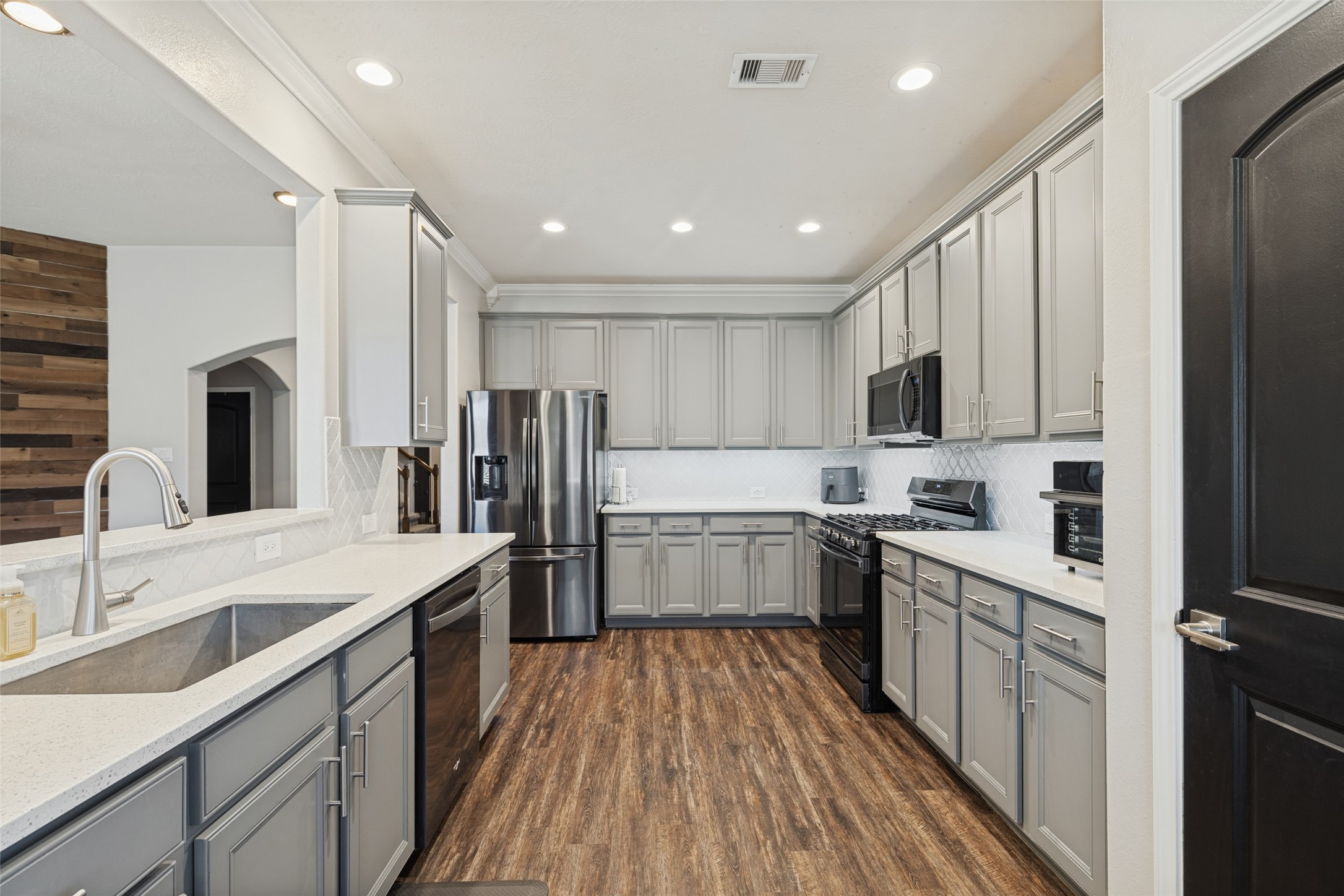 801 Harvard Pointe Drive, League City, TX 77573