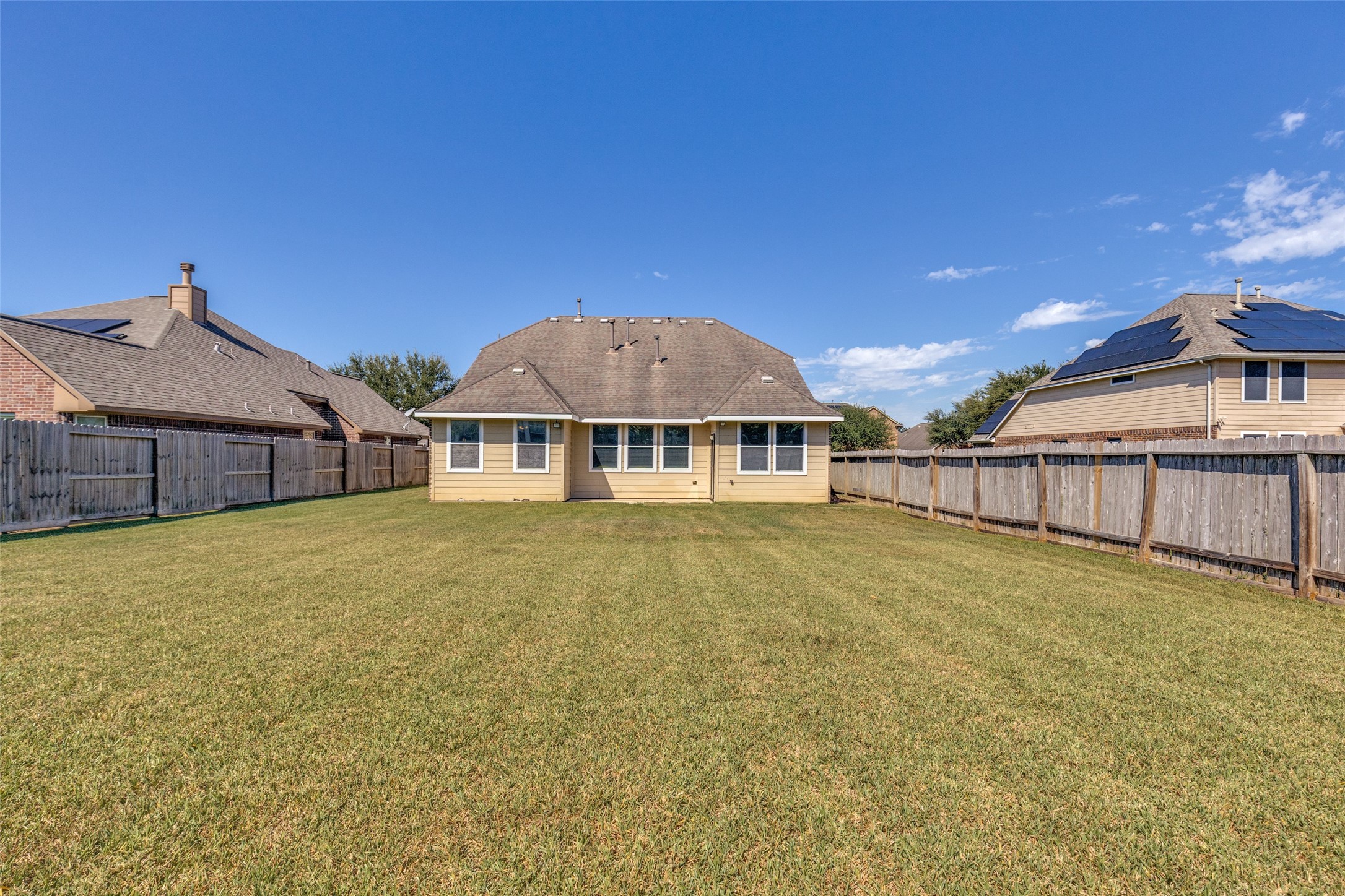 801 Harvard Pointe Drive, League City, TX 77573