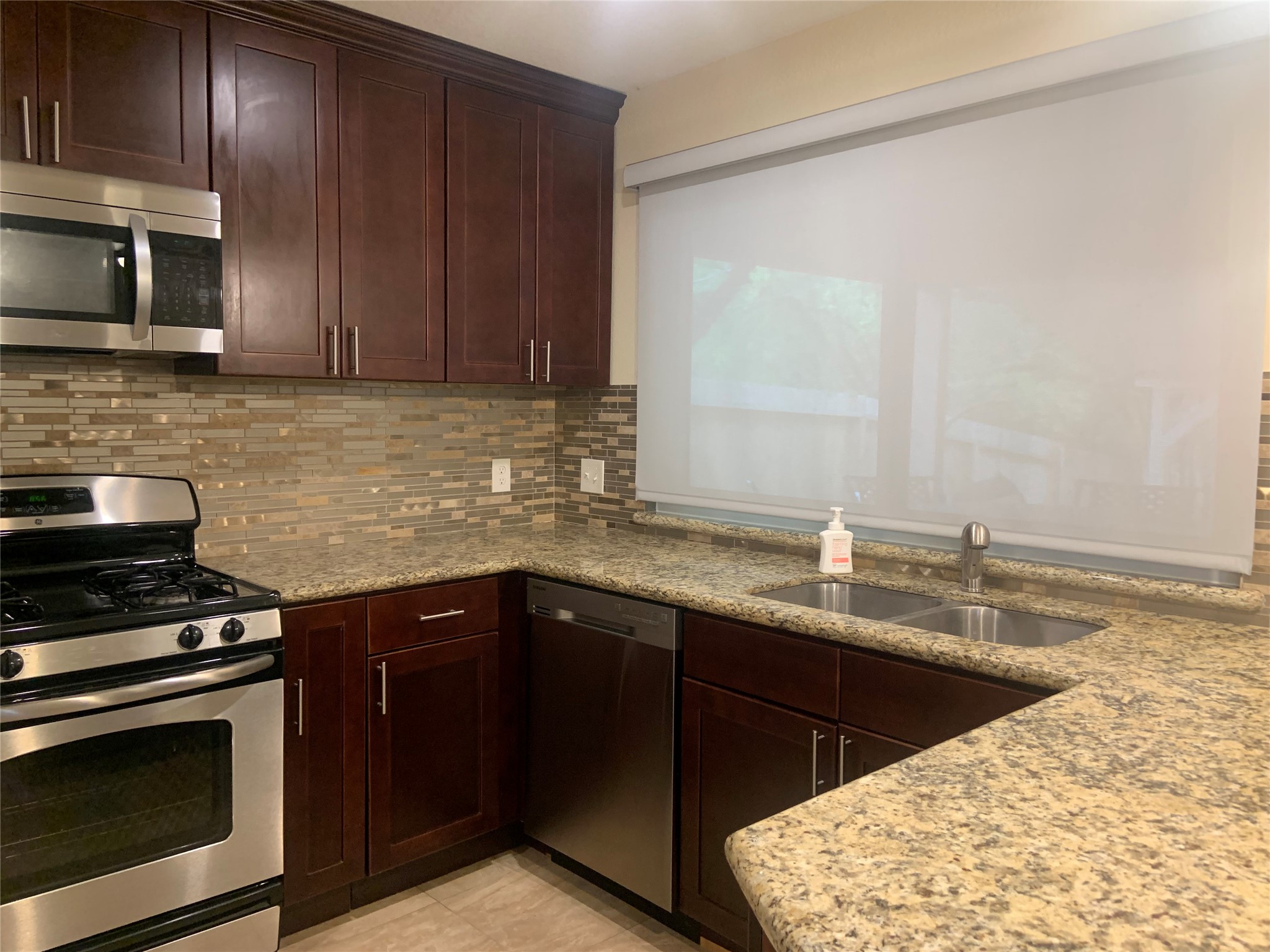 16618 Oxnard Lane, Friendswood, TX 77546