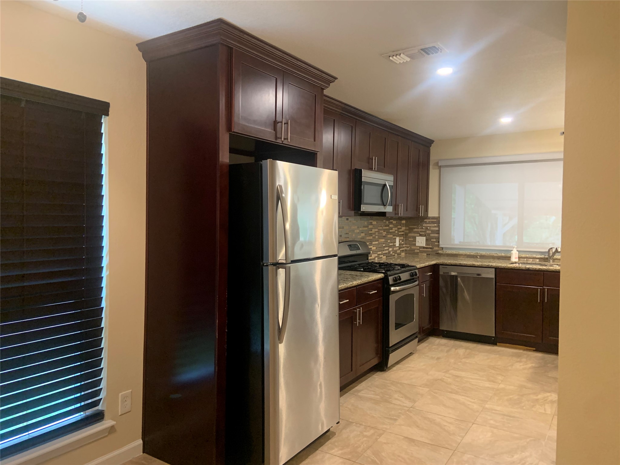 16618 Oxnard Lane, Friendswood, TX 77546