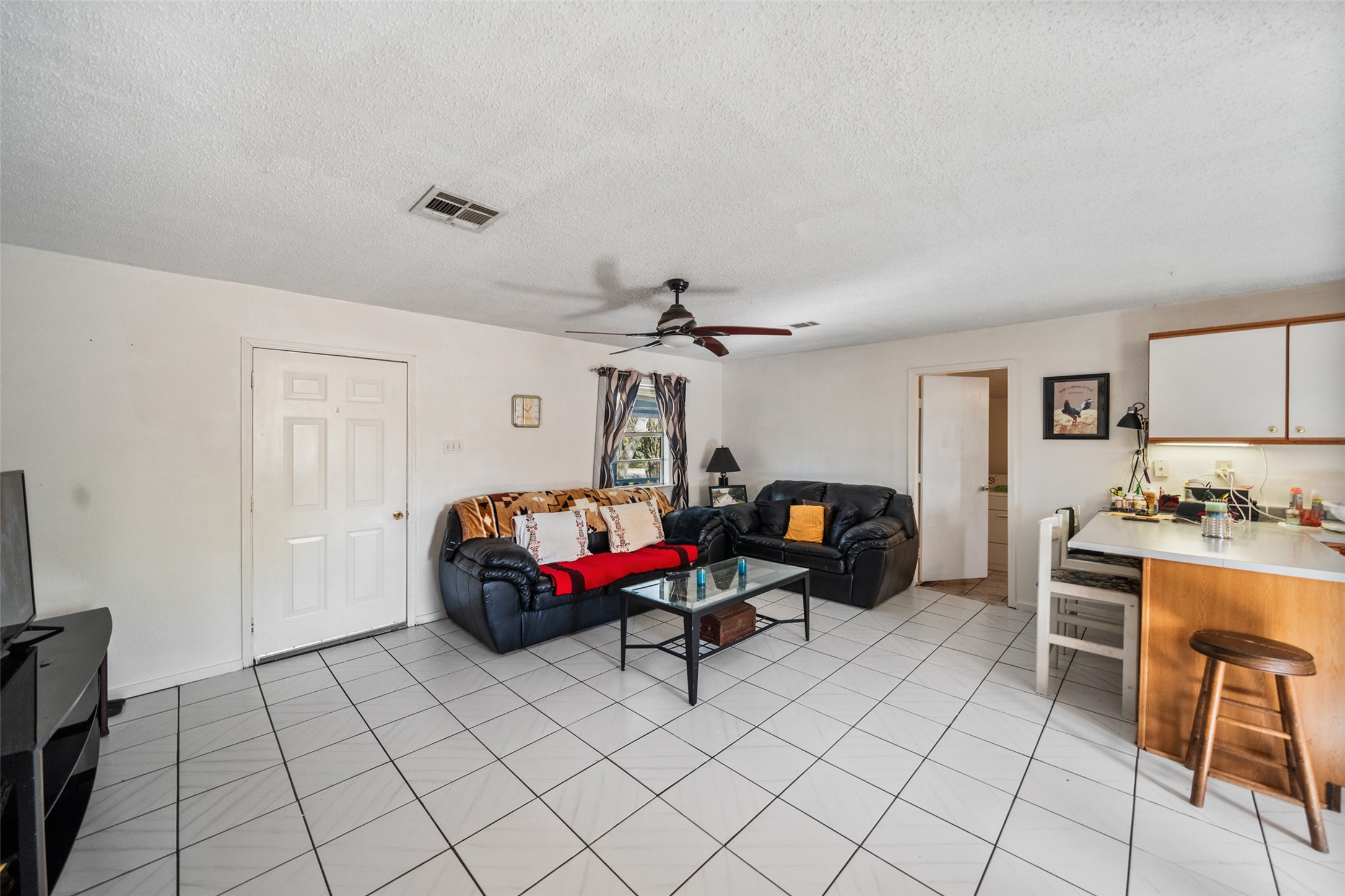 Other view of the living area