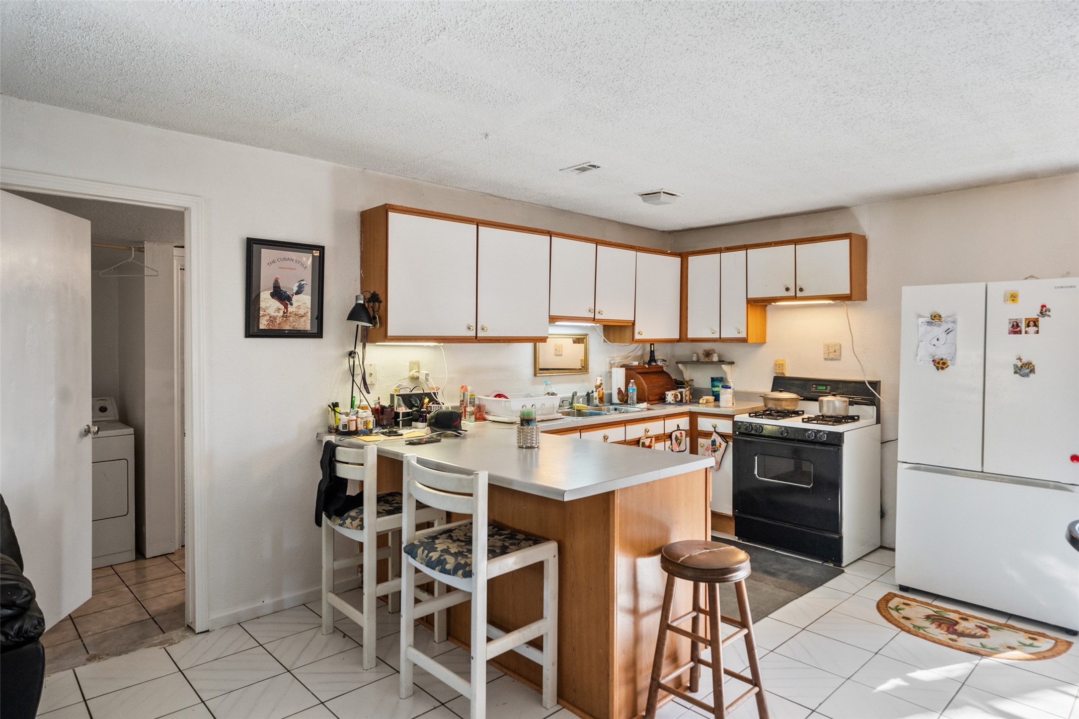 Light and bright kitchen!
Plenty of natural light