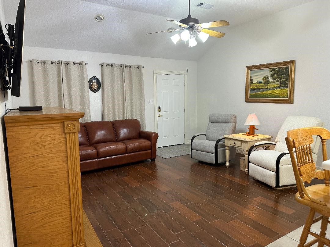 603 Manor Drive, Angleton, TX 77515 603 Manor Drive, Angleton, TX 77515
