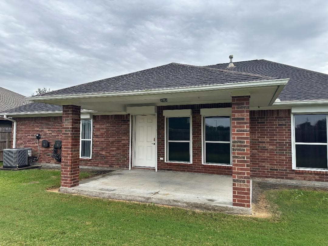 603 Manor Drive, Angleton, TX 77515 603 Manor Drive, Angleton, TX 77515