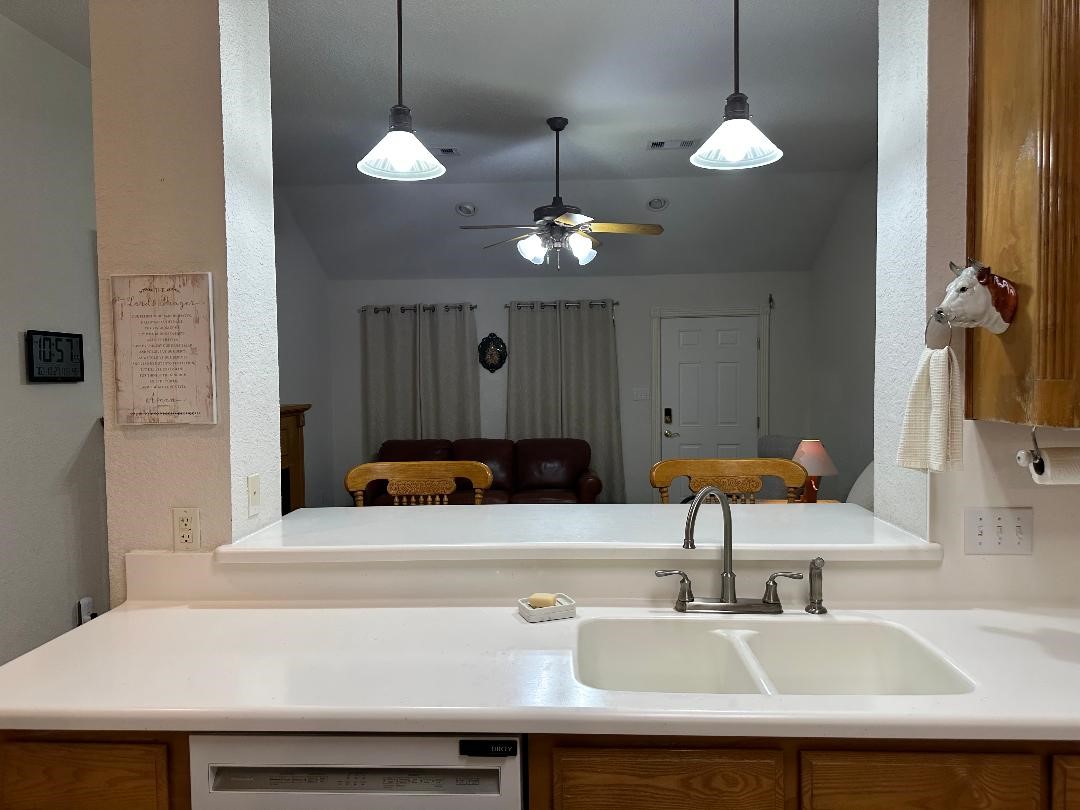 603 Manor Drive, Angleton, TX 77515