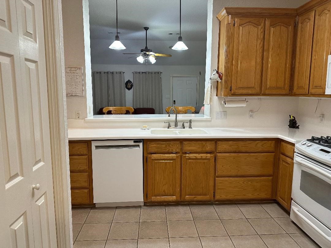 603 Manor Drive, Angleton, TX 77515